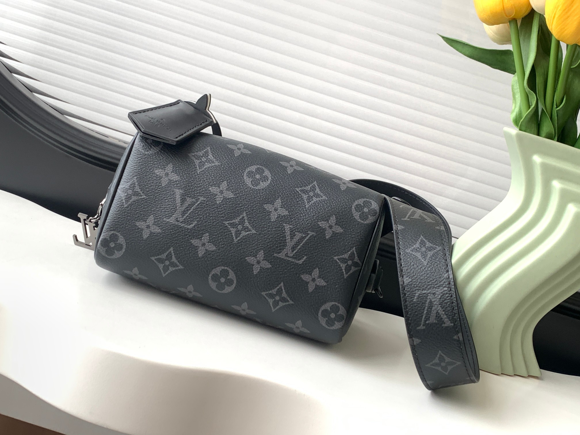 Women's Full-Grain Leather Crossbody Bag - Image 4