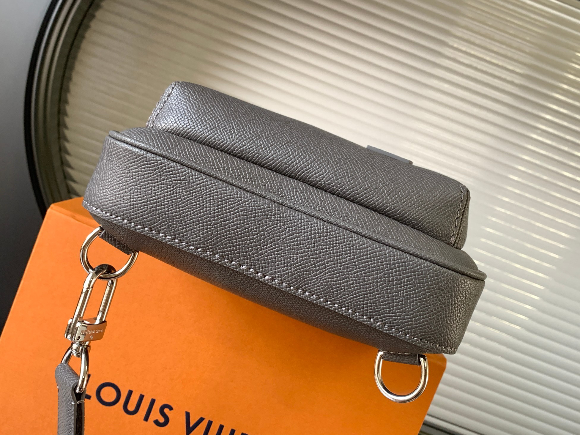 Louis Vuitton Avenue Sling Bag M30859 in Gray - Image 4