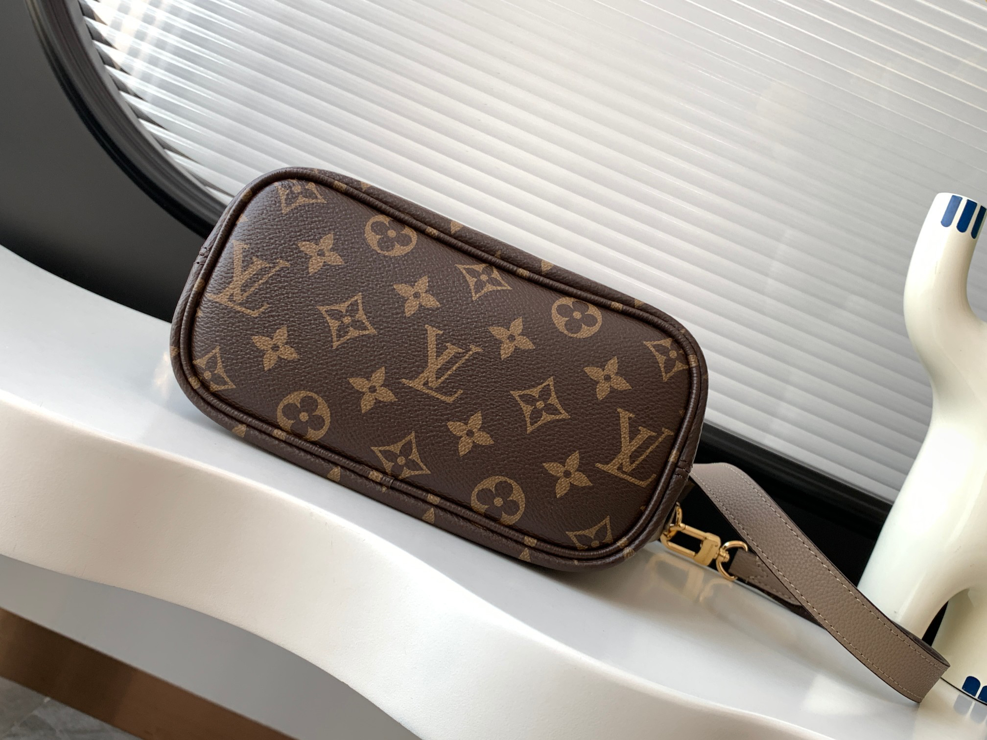 Louis Vuitton Neverfull Bandoulière Inside Out BB Handbag - Image 4
