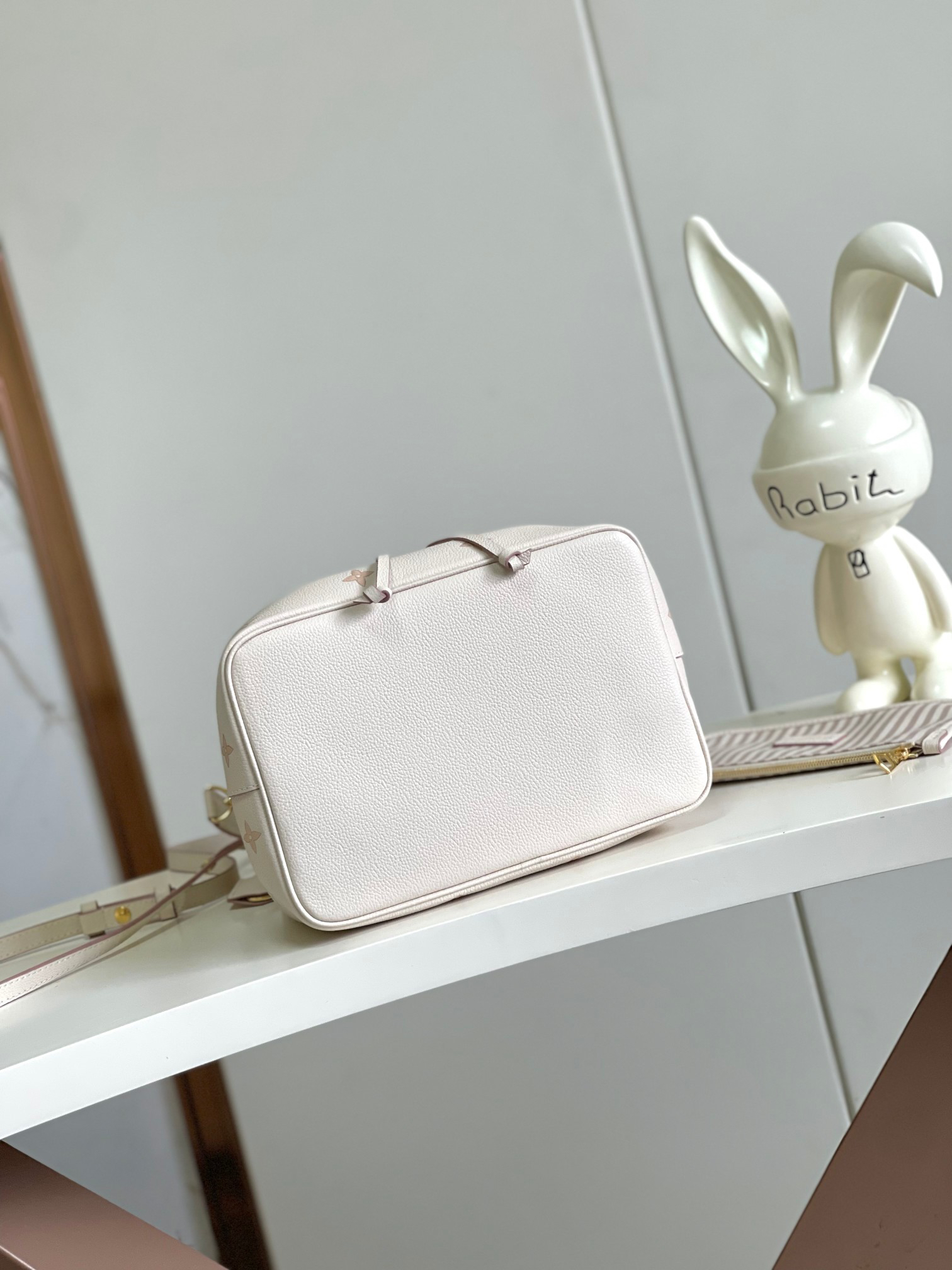 Louis Vuitton NeoNoe Medium Shoulder Bag in Monogram Empreinte Leather - Image 4