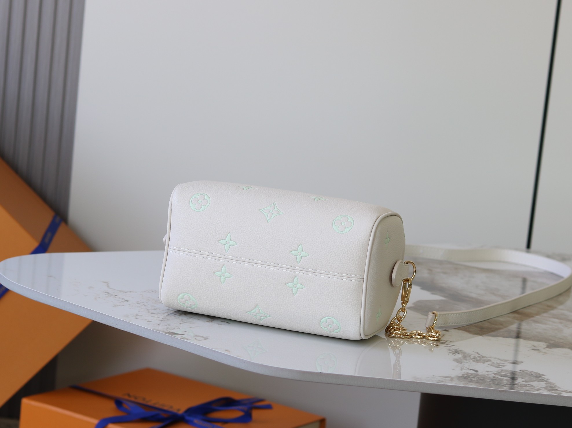 Louis Vuitton Speedy Bandoulière 20 Crossbody Bag - Image 4