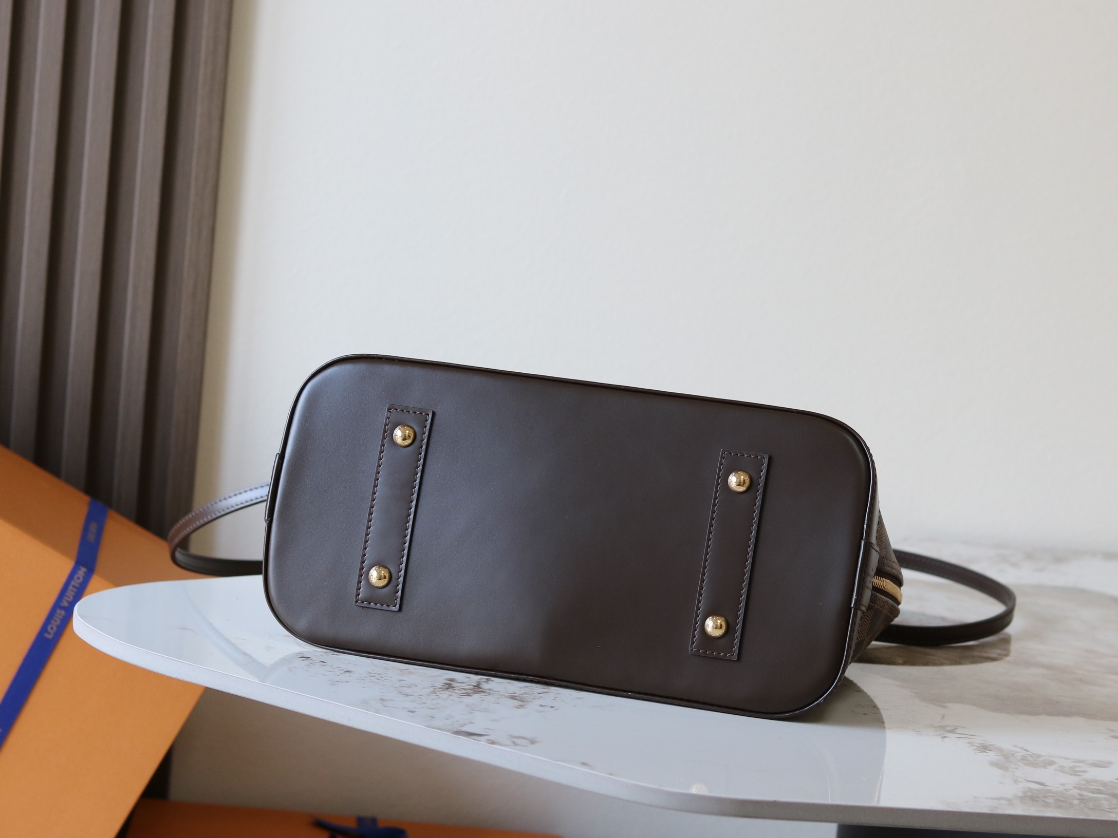 Louis Vuitton Alma Monogram Canvas Crossbody Bag - Image 4
