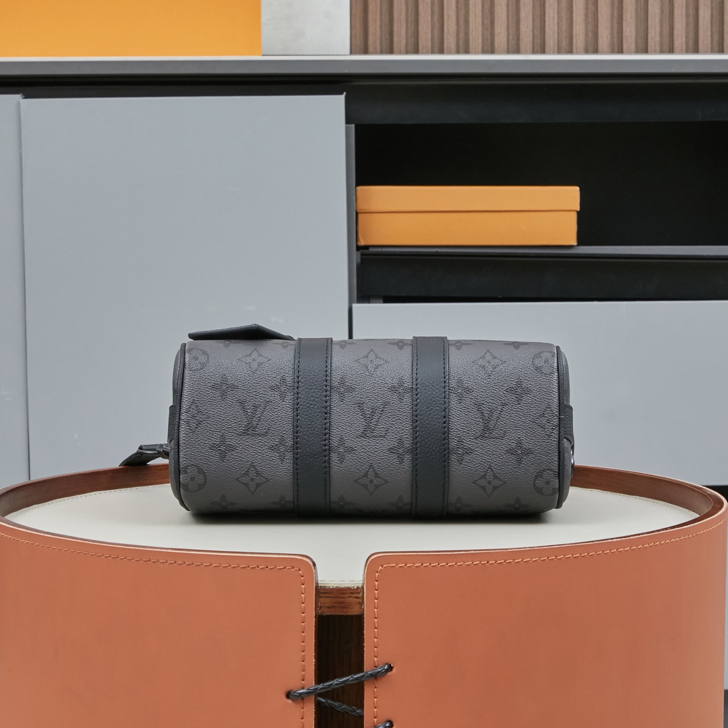 Louis Vuitton Keepall Bandoulière 25 Bag in Monogram Midnight - Image 4