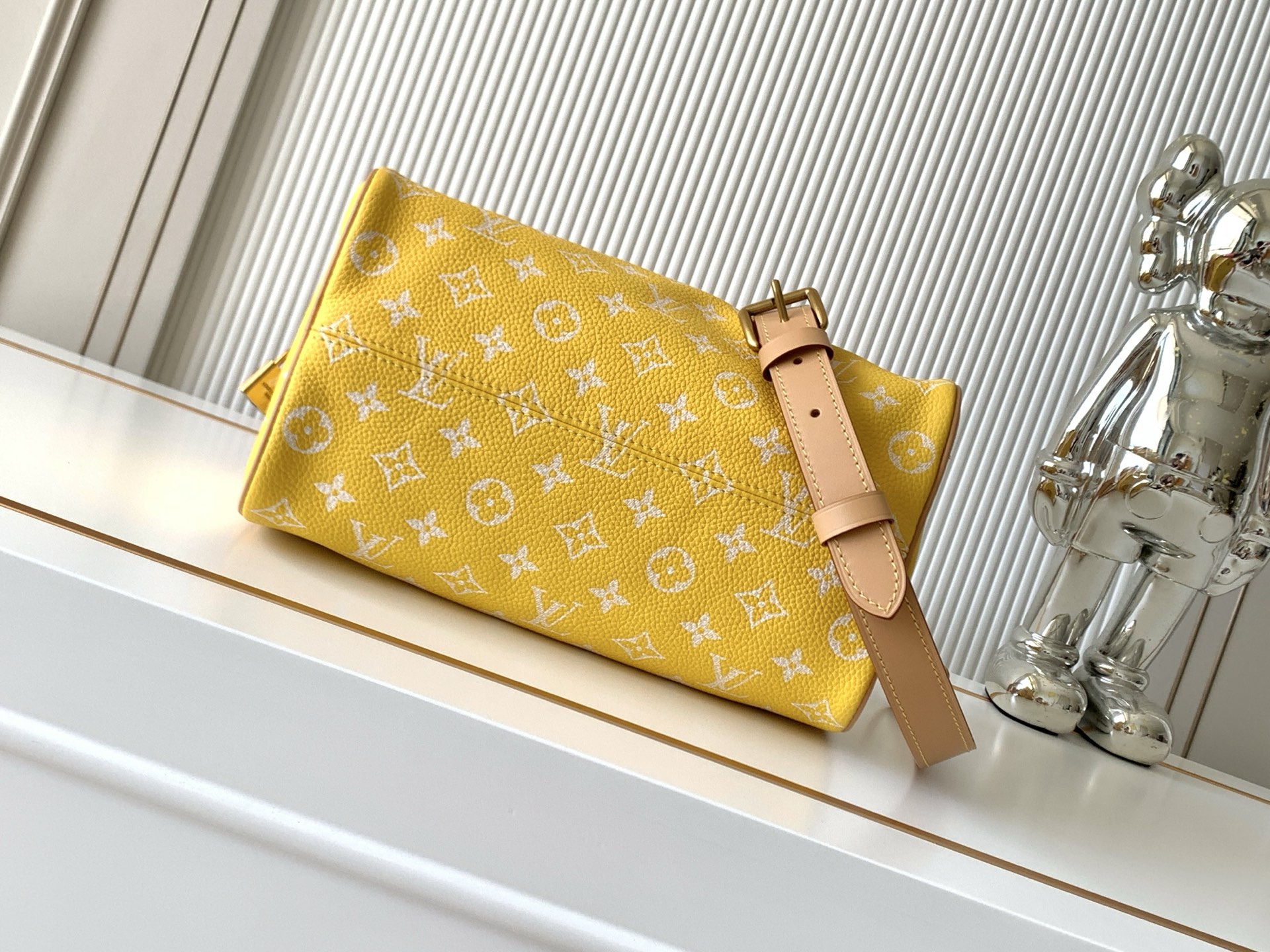 Louis Vuitton Speedy Bandoulière 25 Handbag in Yellow Leather - Image 4