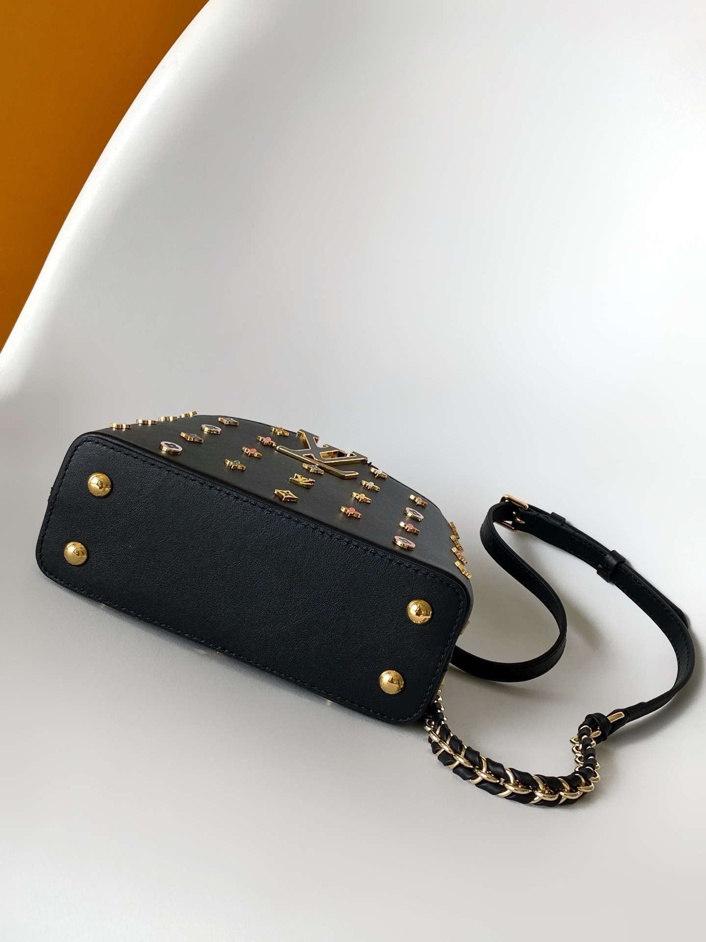 Louis Vuitton Capucines Taurillon Leather Handbag - Image 4