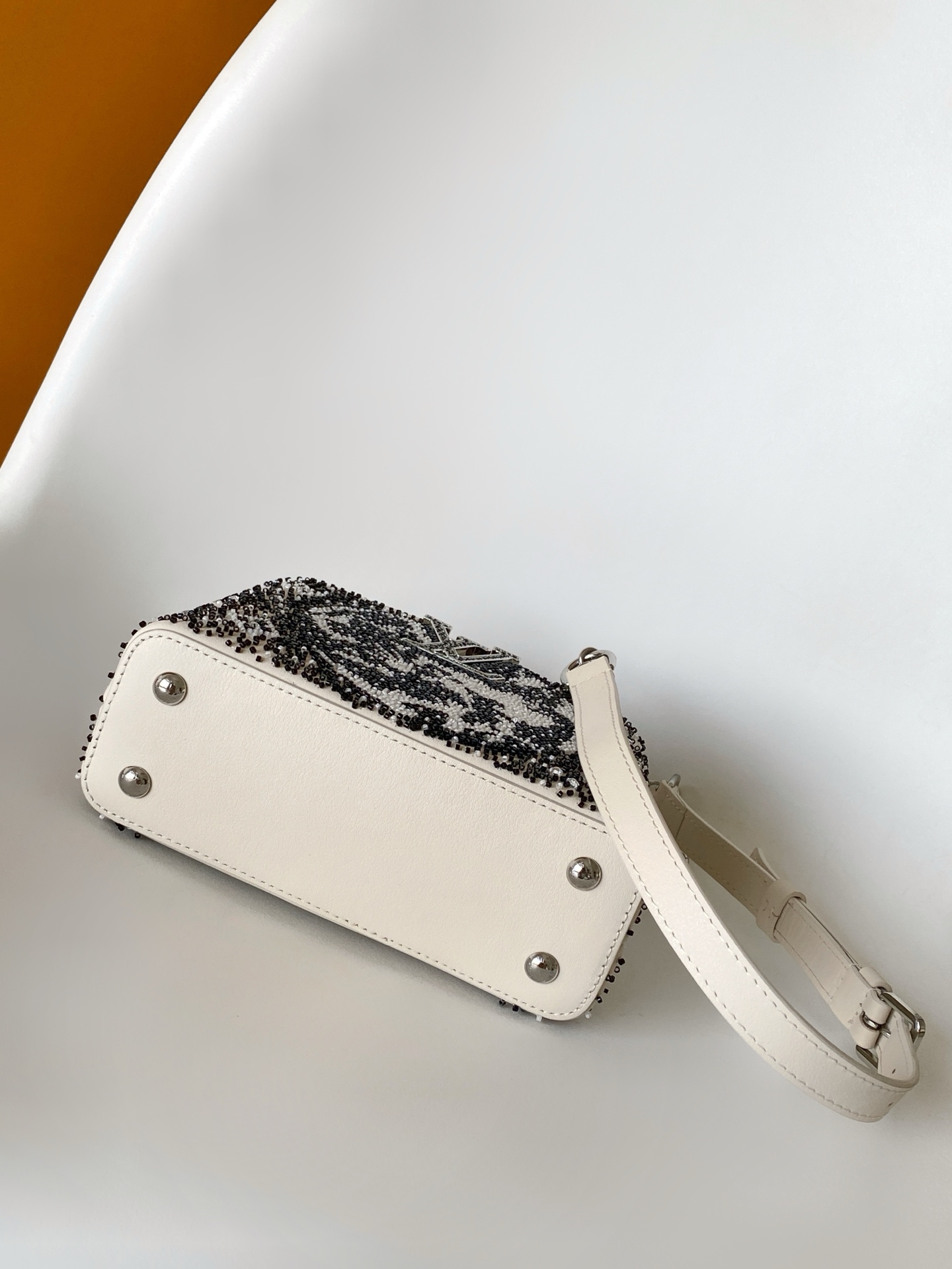 Louis Vuitton Capucines Mini Handbag in Black and Beige Beaded Calfskin - Image 4