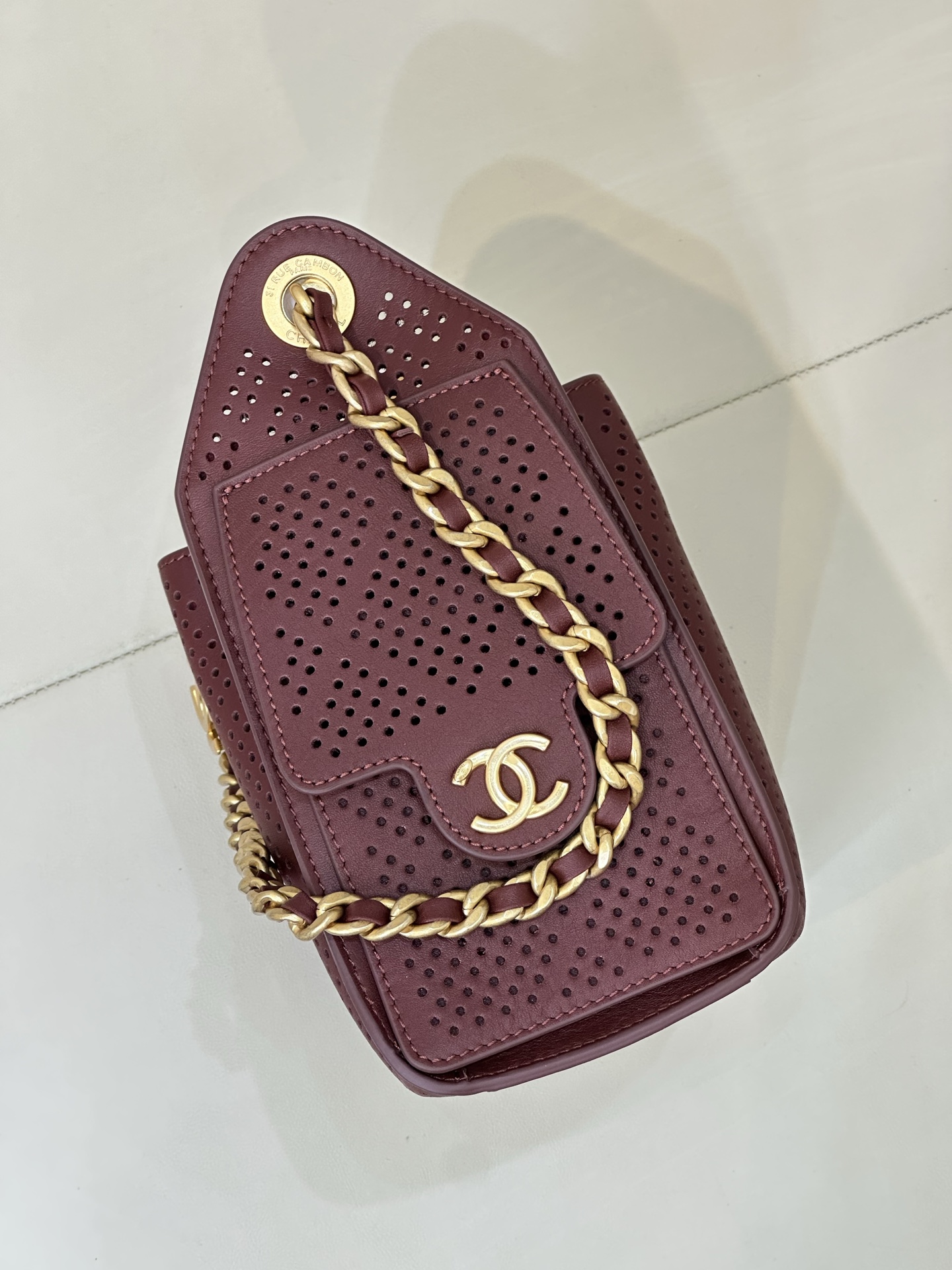 Chanel 25 Leather Drawstring Bucket Handbag - Image 4