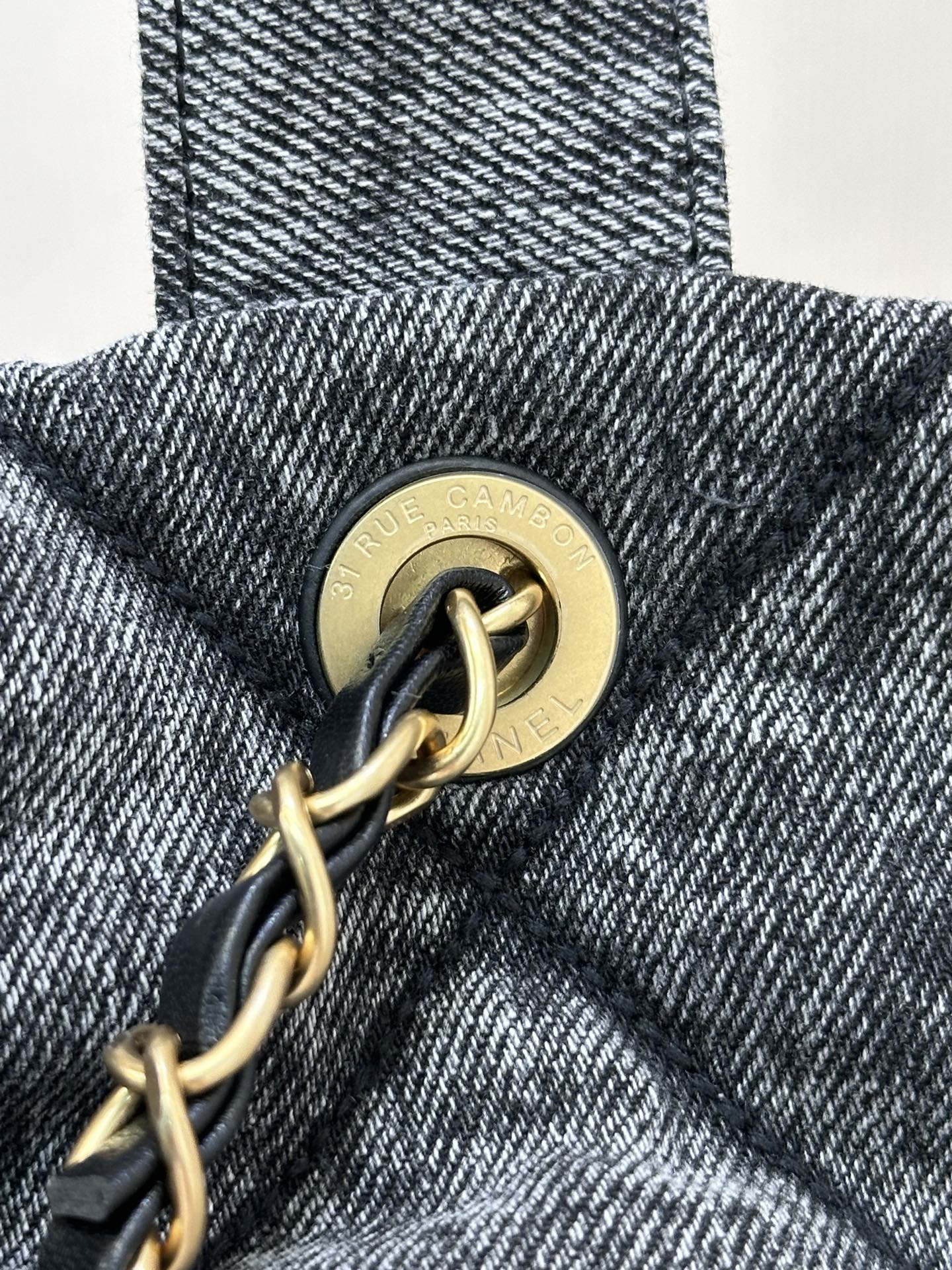 Chanel Medium Bow Handbag in Washed Denim Canvas - Image 4