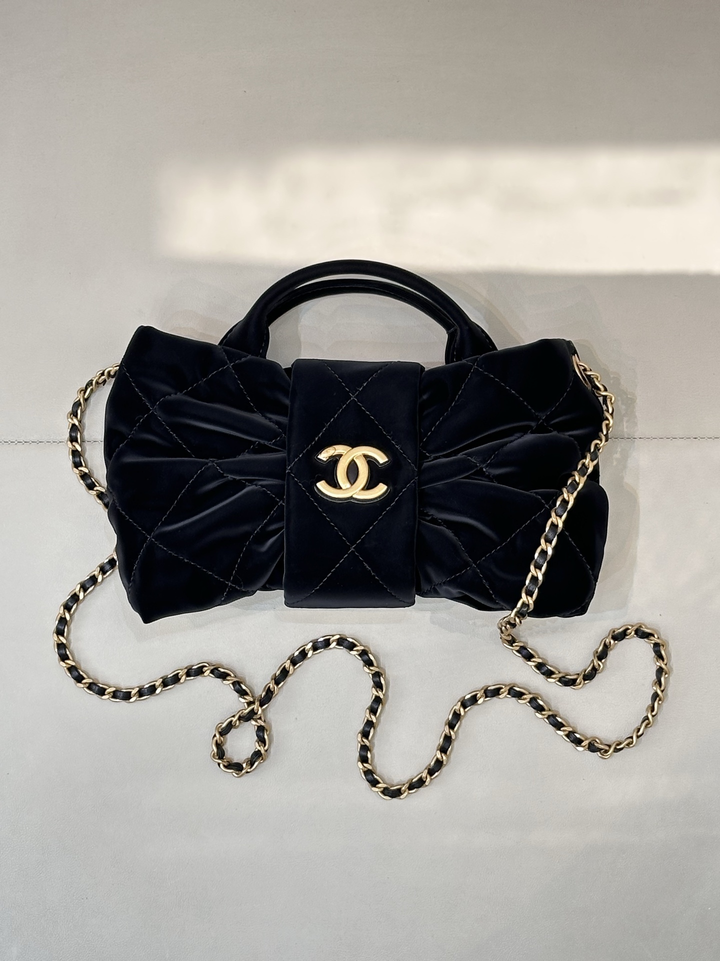 Chanel Butterfly Bow Lambskin Handbag - Image 4