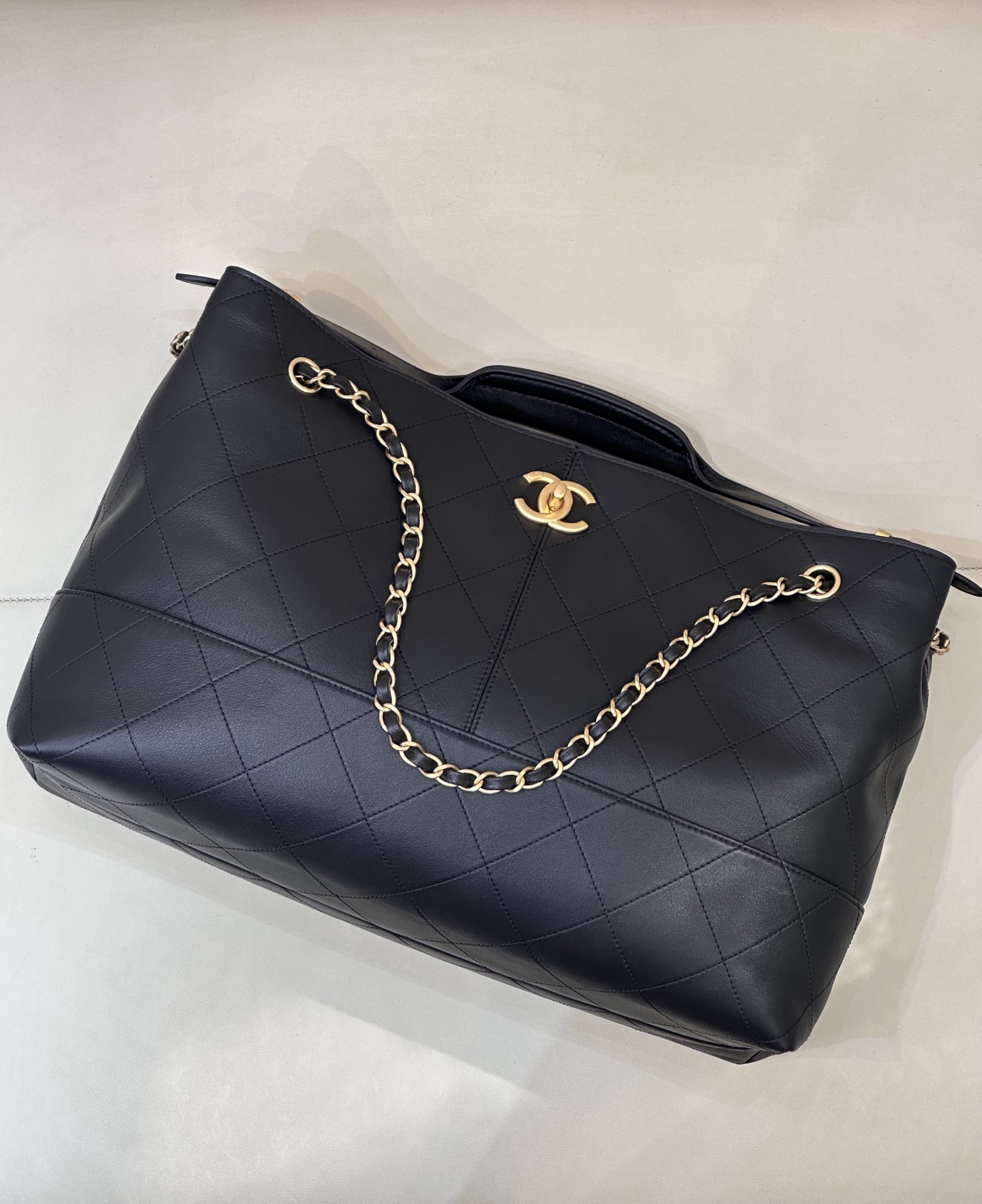 Chanel 5657 Large Size Handbag - Image 4