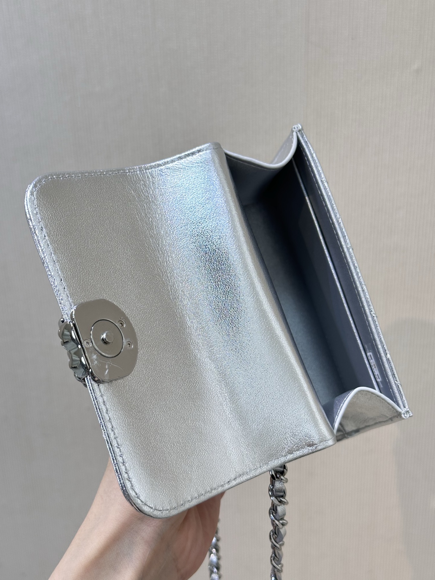 Kelly 25 Top Handle Crossbody Bag - Image 4