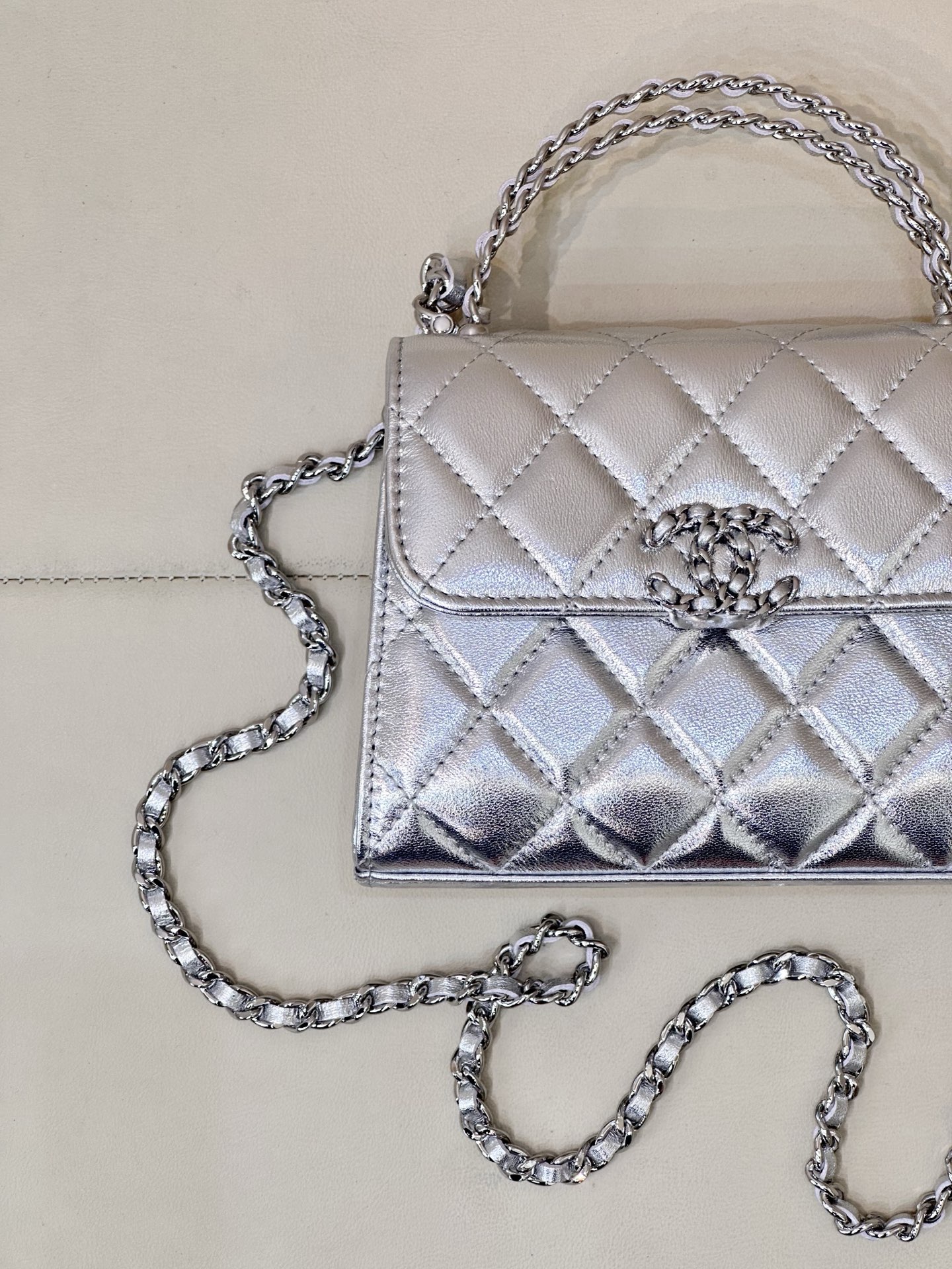 Kelly 25 Top Handle Crossbody Bag - Image 4