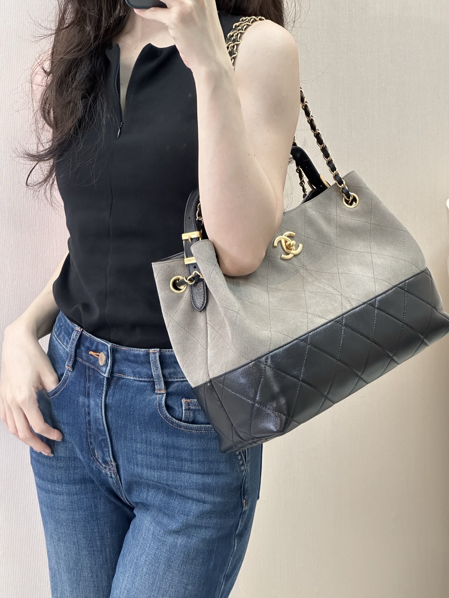 Leather Box Handbag with Geometric Pattern - Image 4