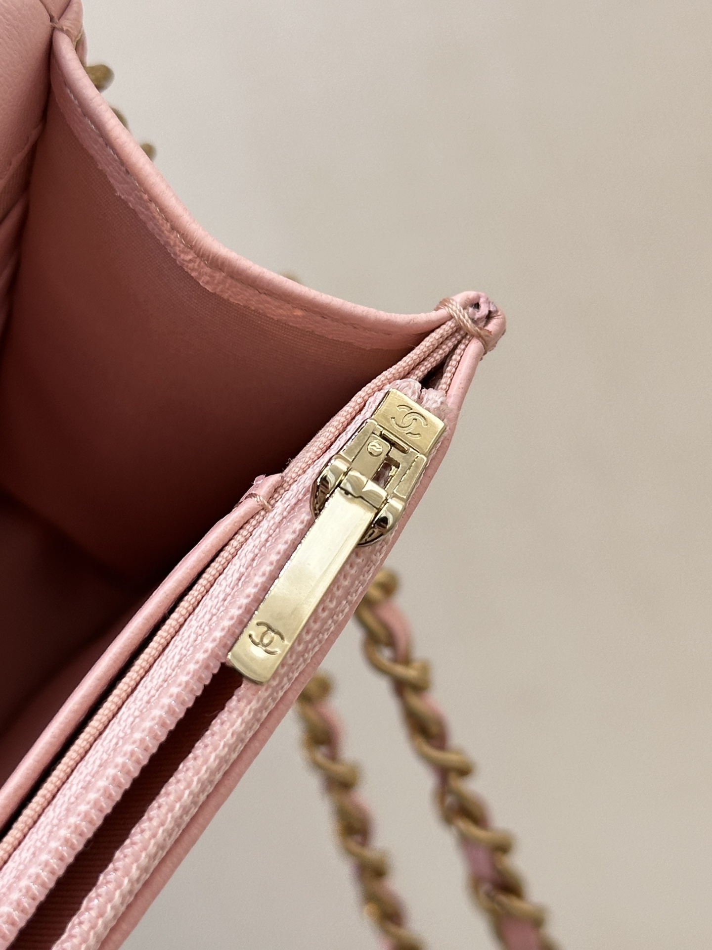 Lambskin Wallet on Chain - Image 4