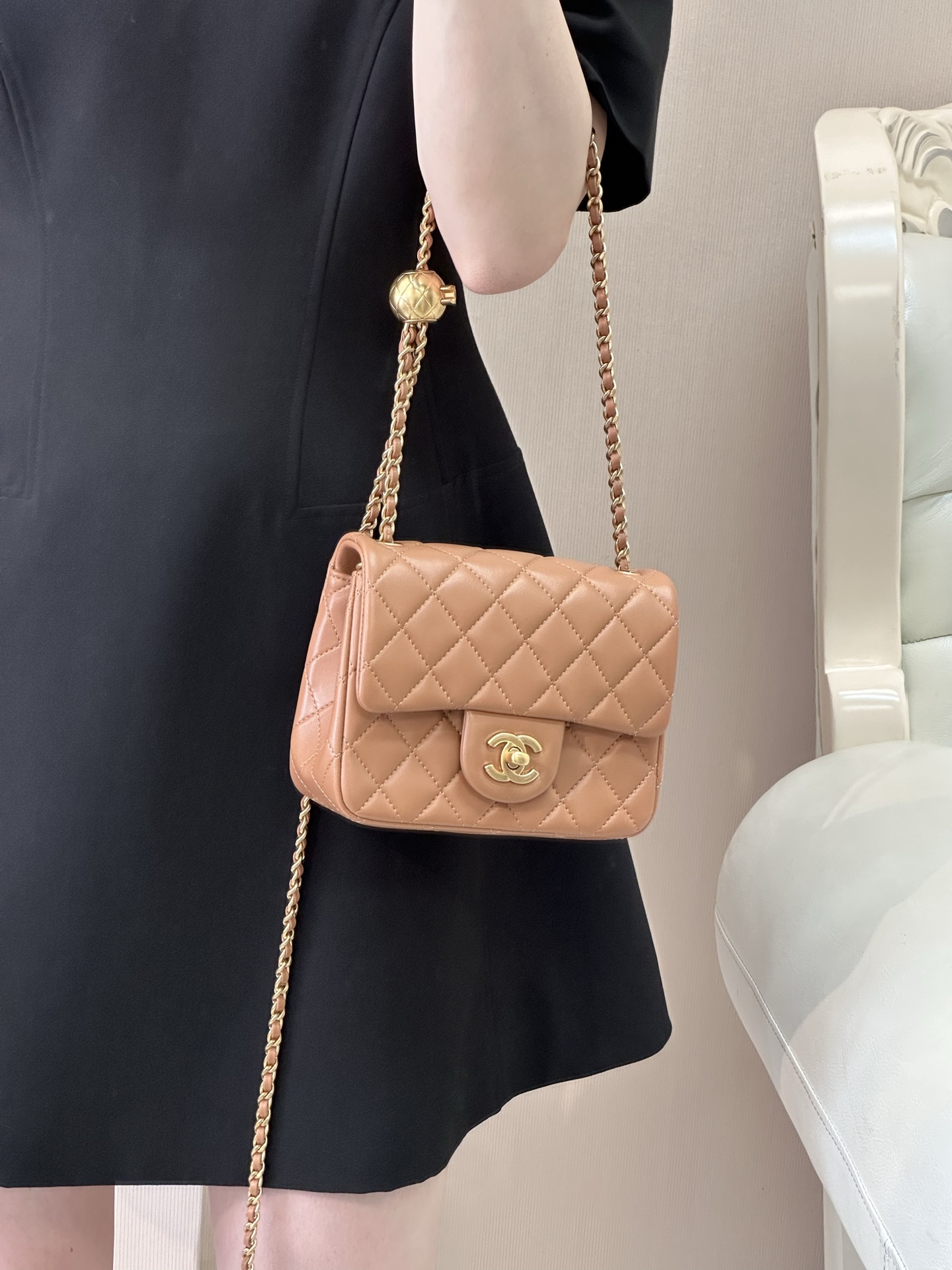 Quilted Lambskin Crossbody Bag with Gold Ball Chain Detail - Image 4