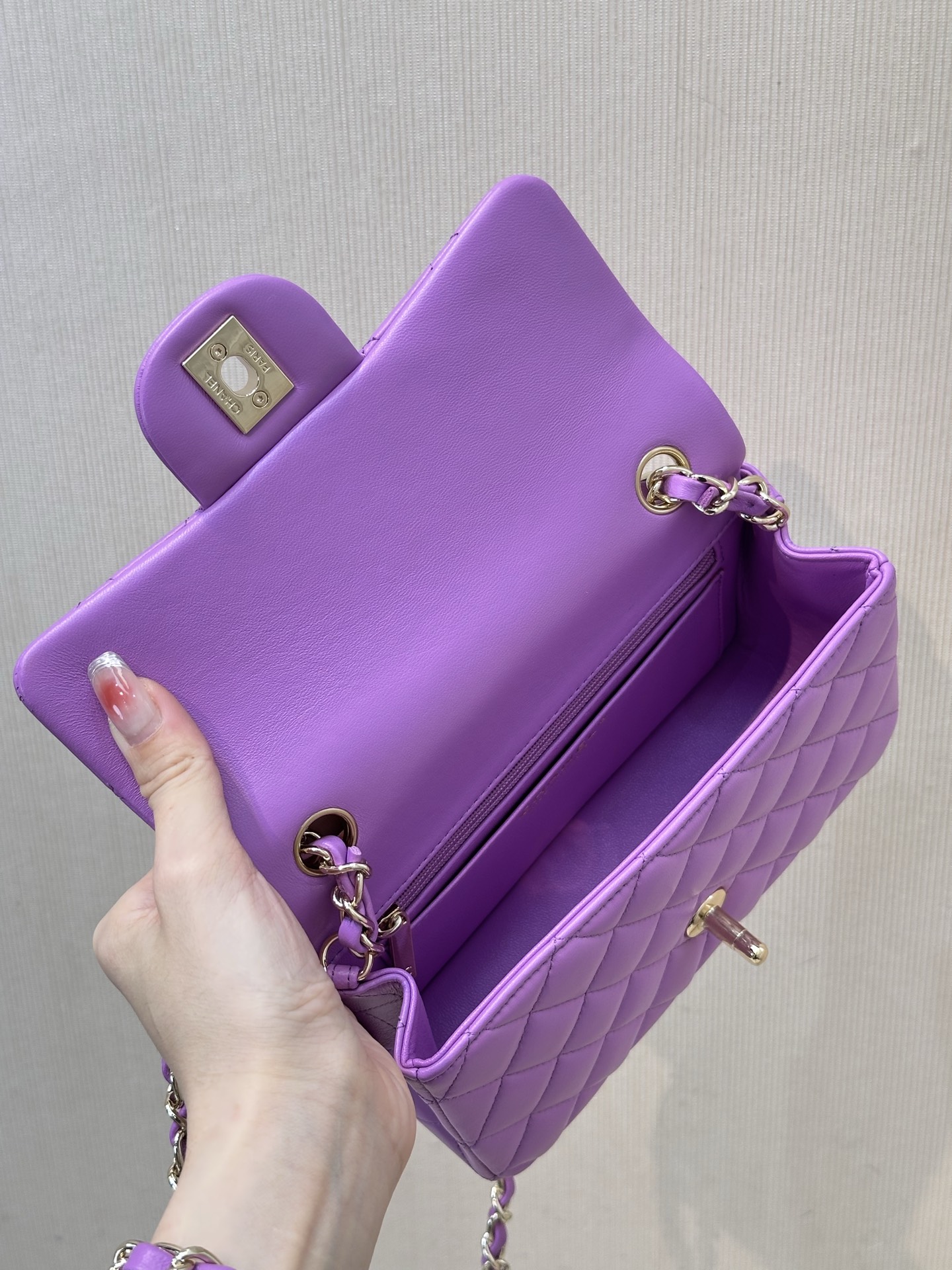 Chanel Classic Flap Crossbody Bag - Image 4