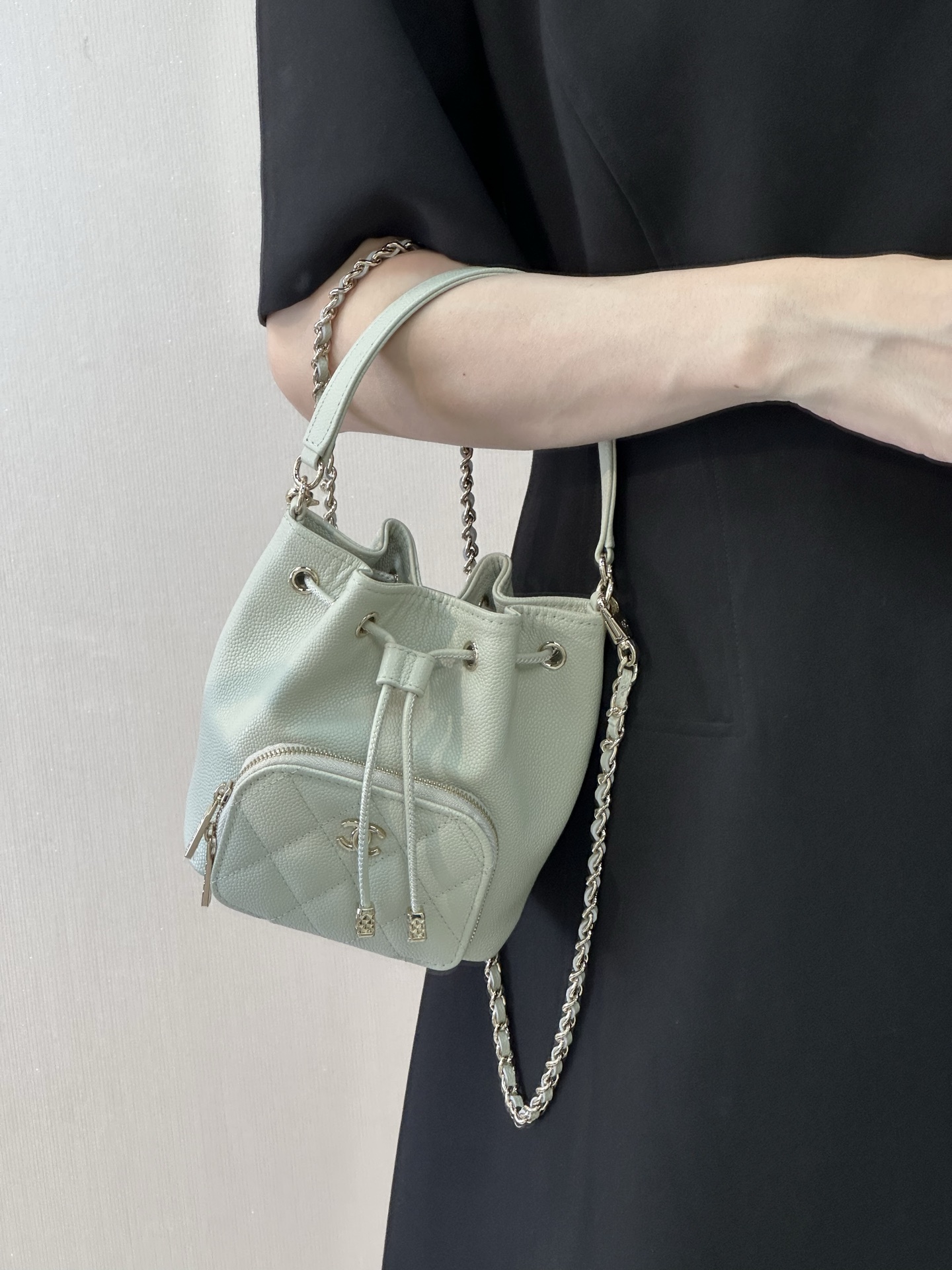 Chanel 25B Mini Chain Drawstring Bucket Bag - Image 4