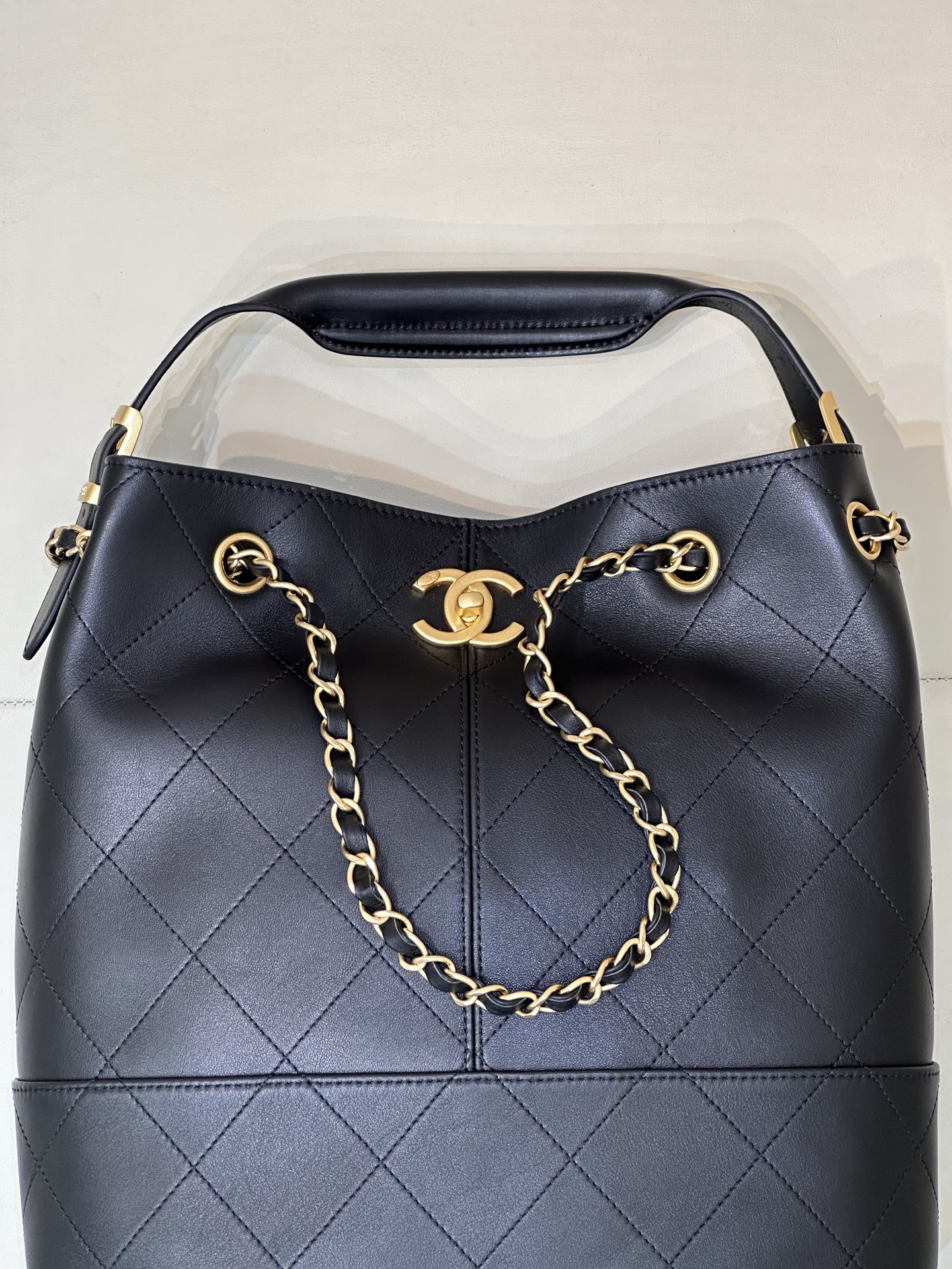 Chanel 25A Leather Handbag 5636 - Image 4