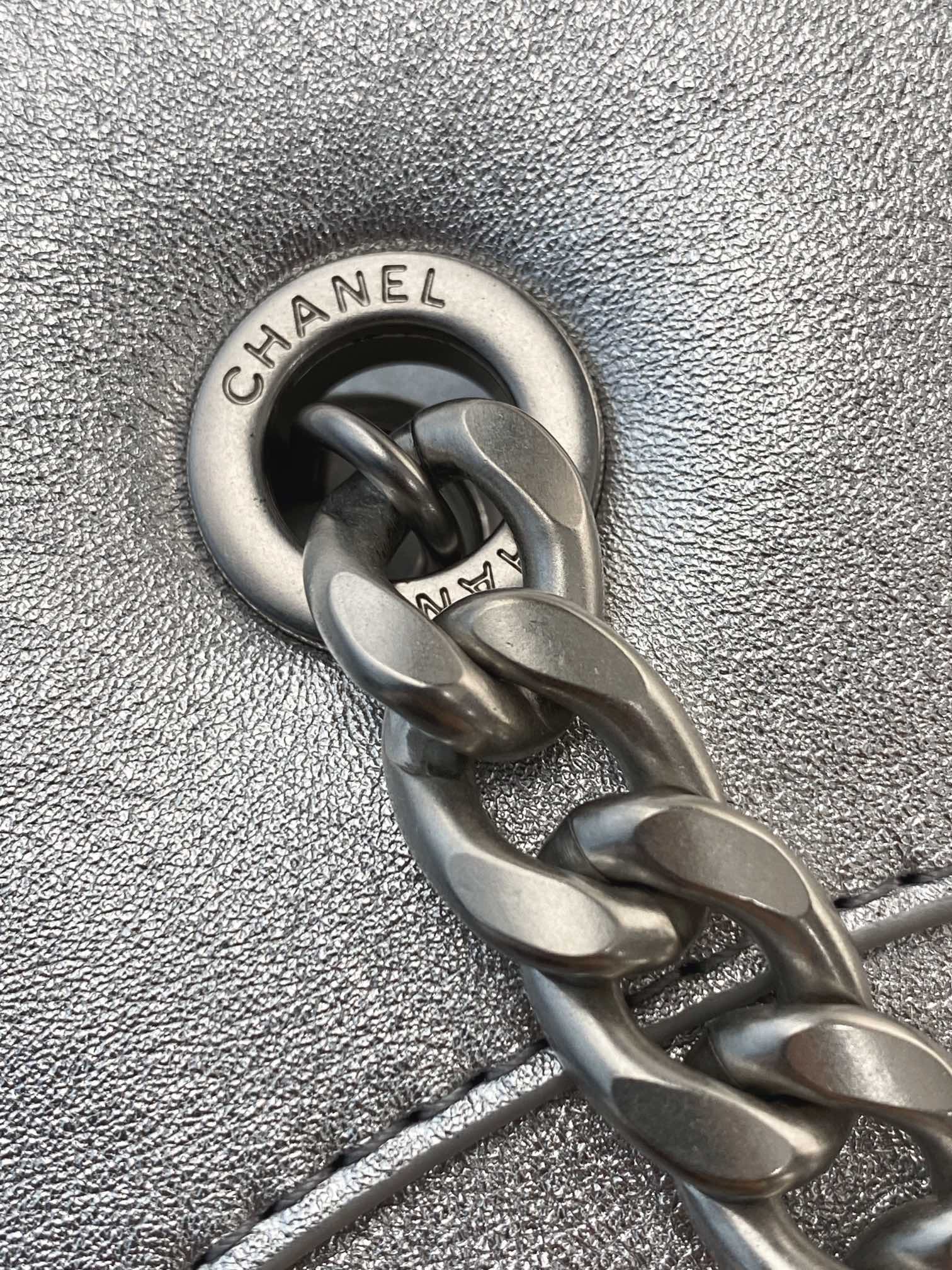Chanel Vintage Lambskin Tote Bag with Diamond Pattern and Double C Logo - Image 4