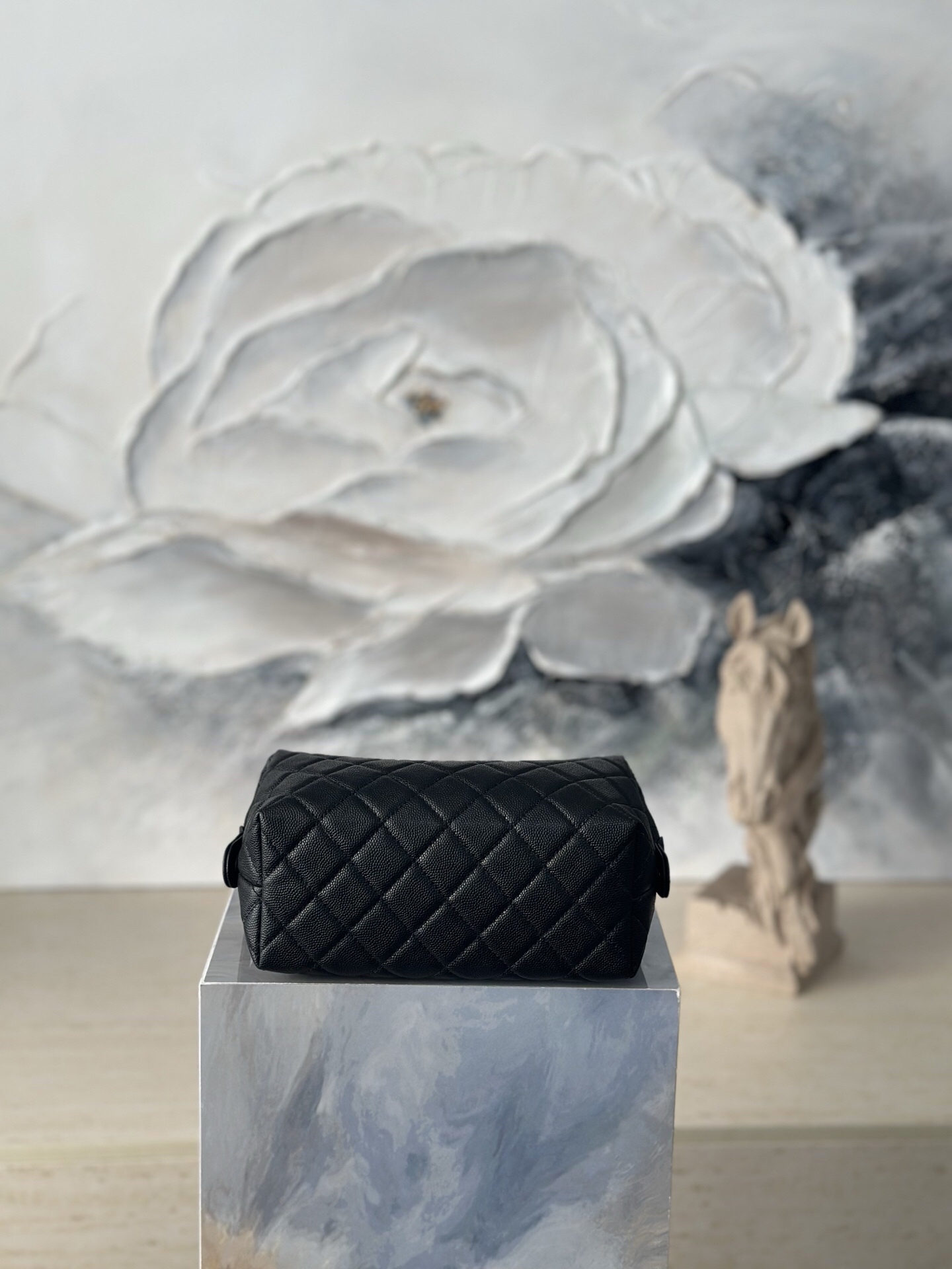 Chanel Spring/Summer Small Zip Carry Bag A4990 - Image 4