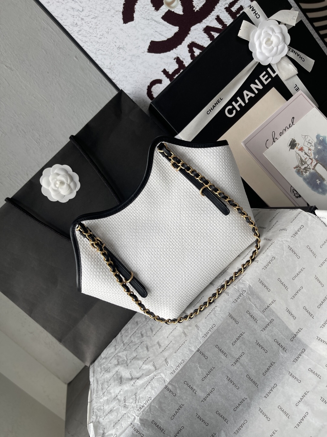 Chanel 25S Maxi Hobo Tote Bag - Image 4