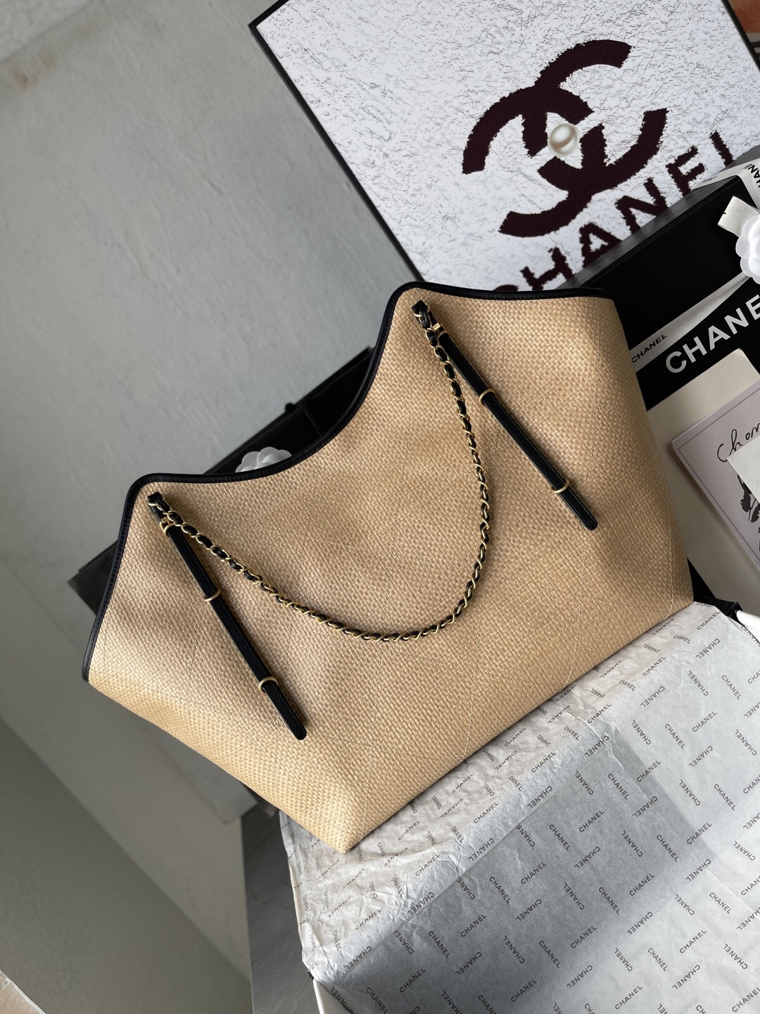 Chanel 25S Maxi Hobo Tote Bag - Image 4