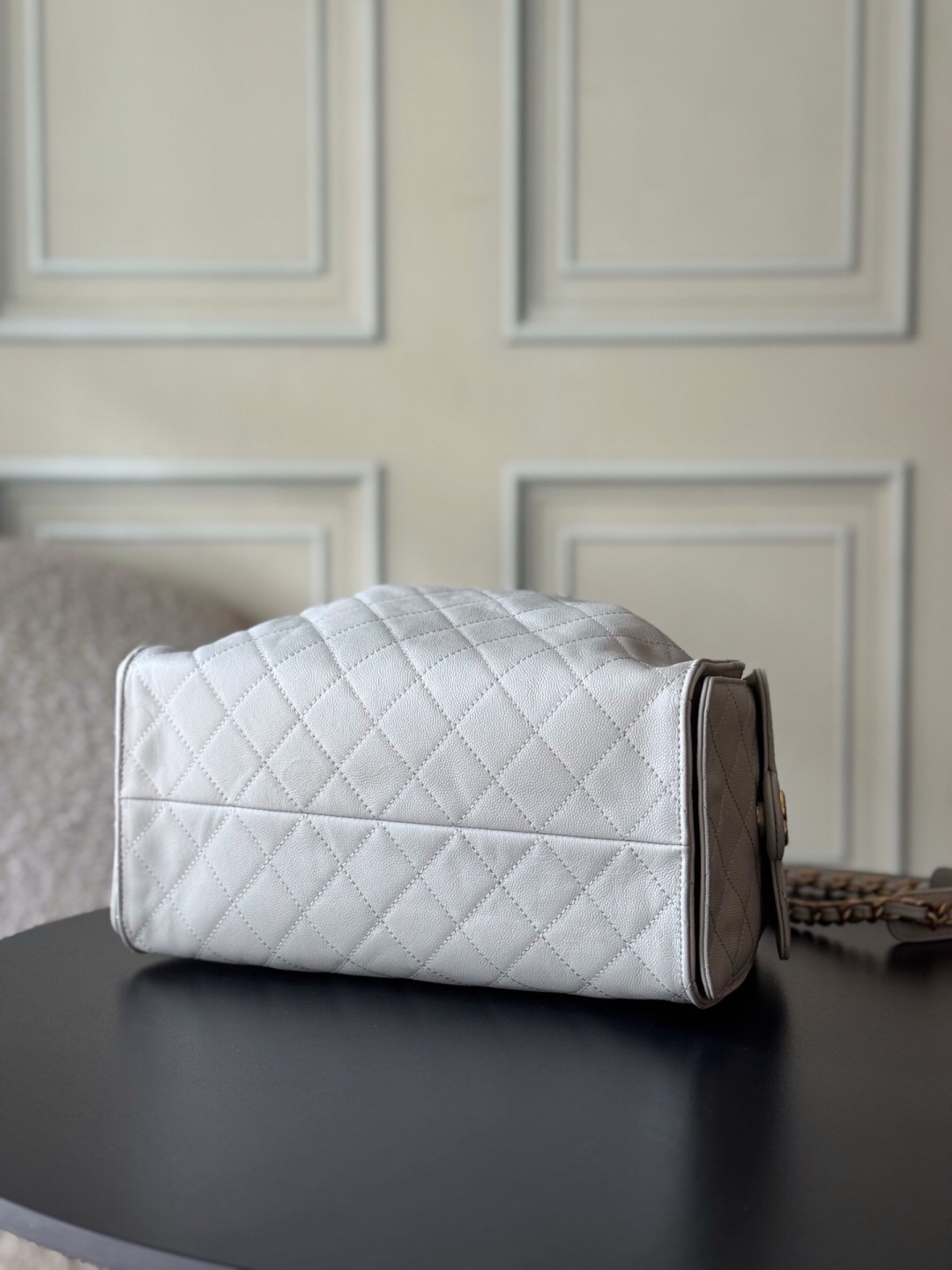 Chanel 25C Quilted Leather Hobo Shoulder Bag - Image 4