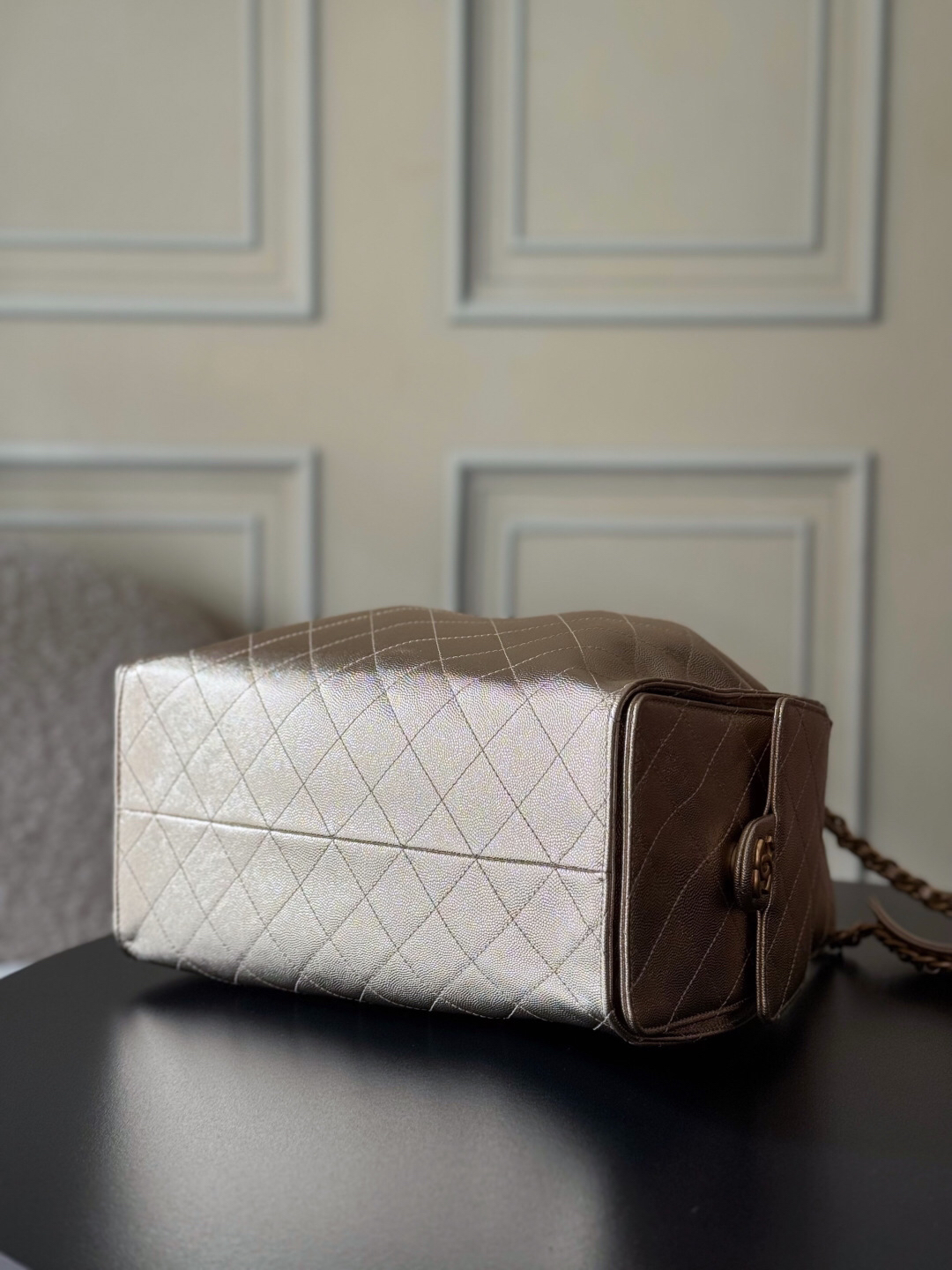 CHANEL 25C Caviar-Texture Hobo Shoulder Bag - Image 4