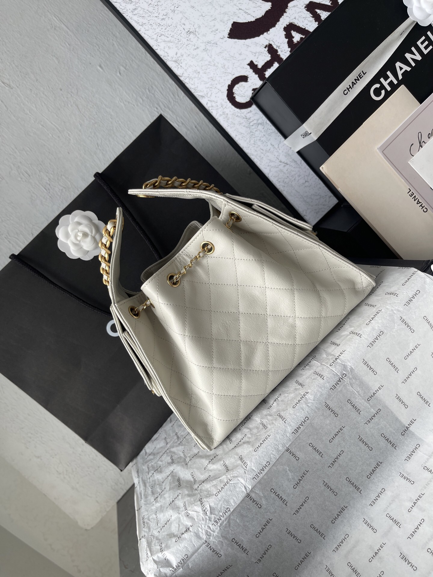 Chanel Hobo Shoulder Bag AS5293 in Quilted Cowhide Leather - Image 4