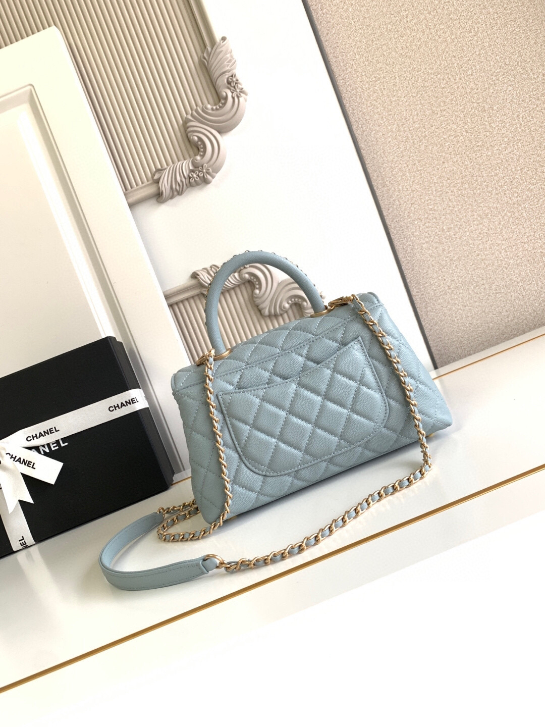 Chanel Coco Handle Pebbled Leather Top-Handle Bag - Image 4