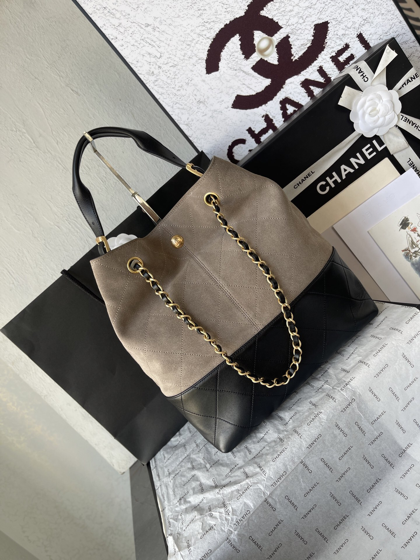Chanel 25 Handbag Set, Model AS5636 - Image 4