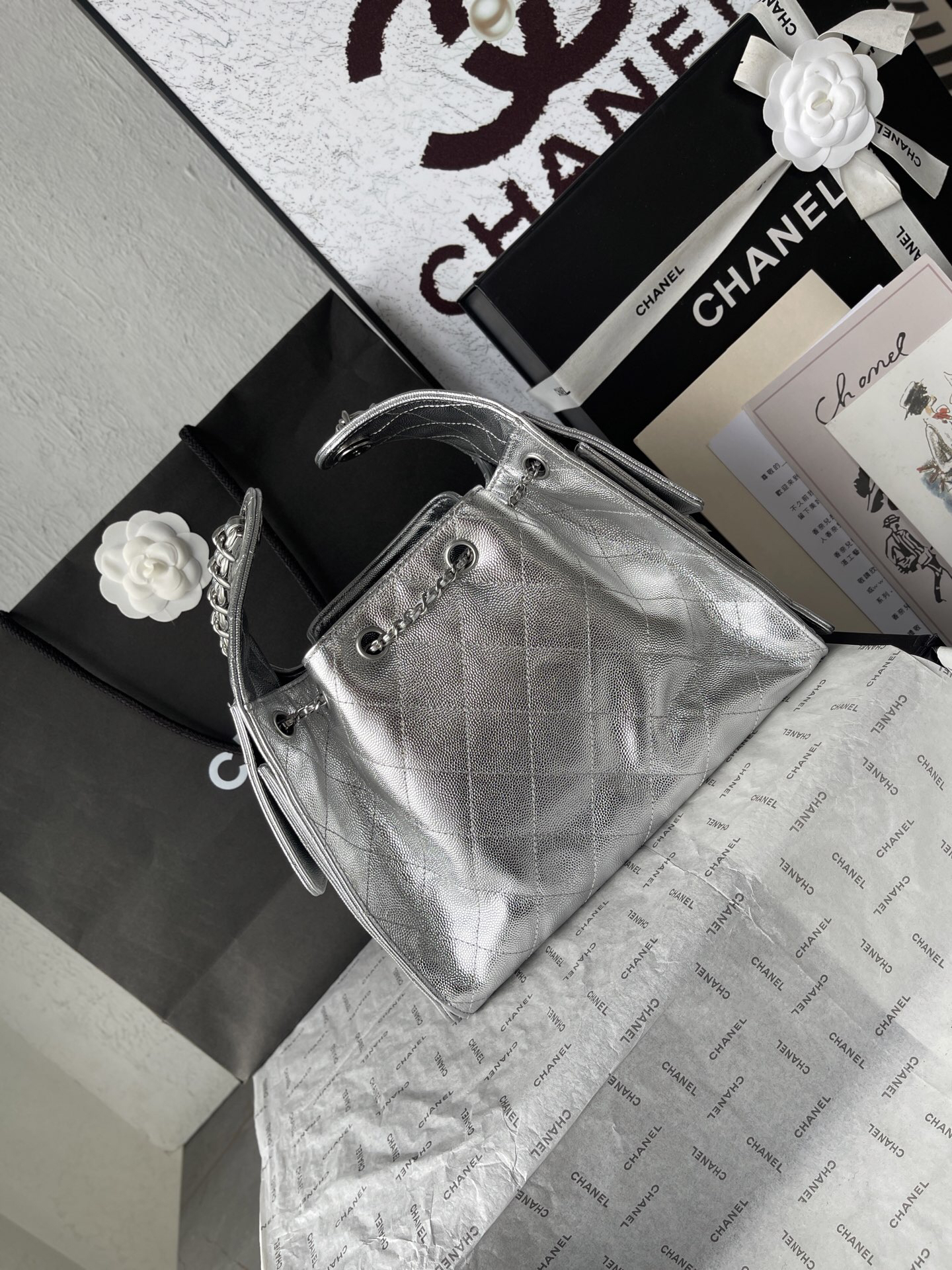 Chanel Quilted Leather Hobo Bag AS5293 - Image 4
