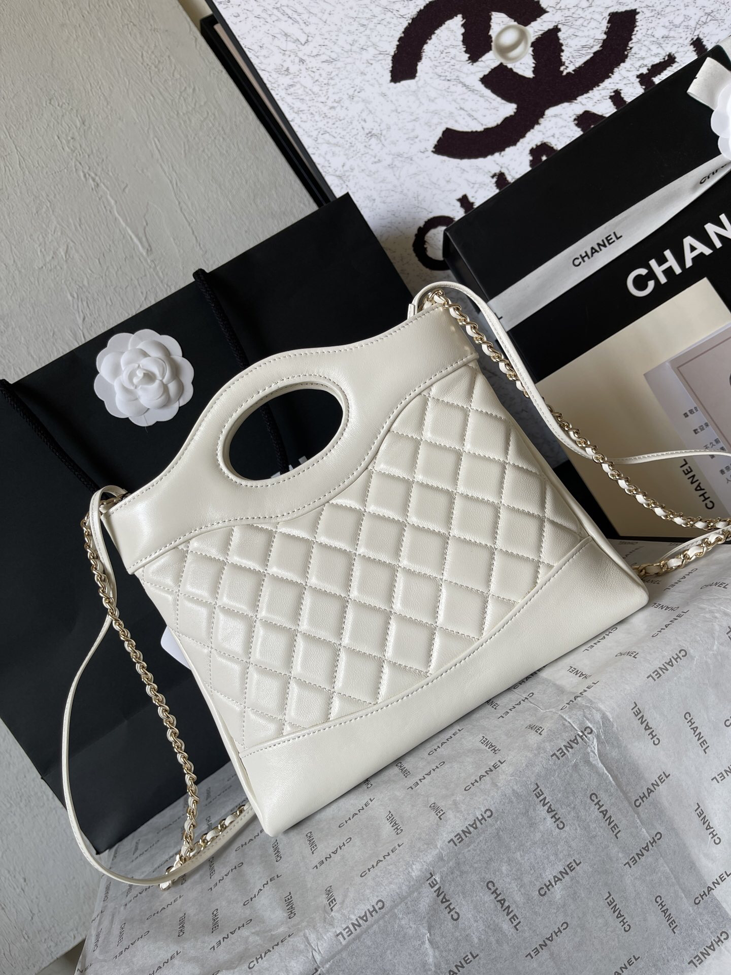 Chanel 23A 31 Bag - Image 4