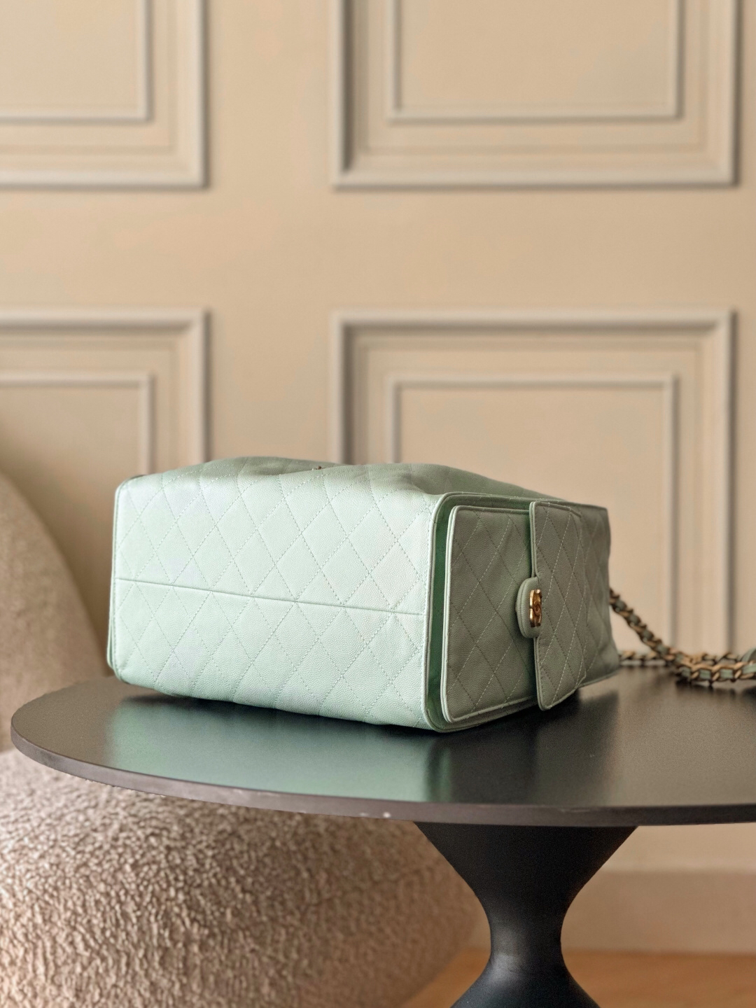 Chanel 25 Leather Hobo Shoulder Bag - Image 4