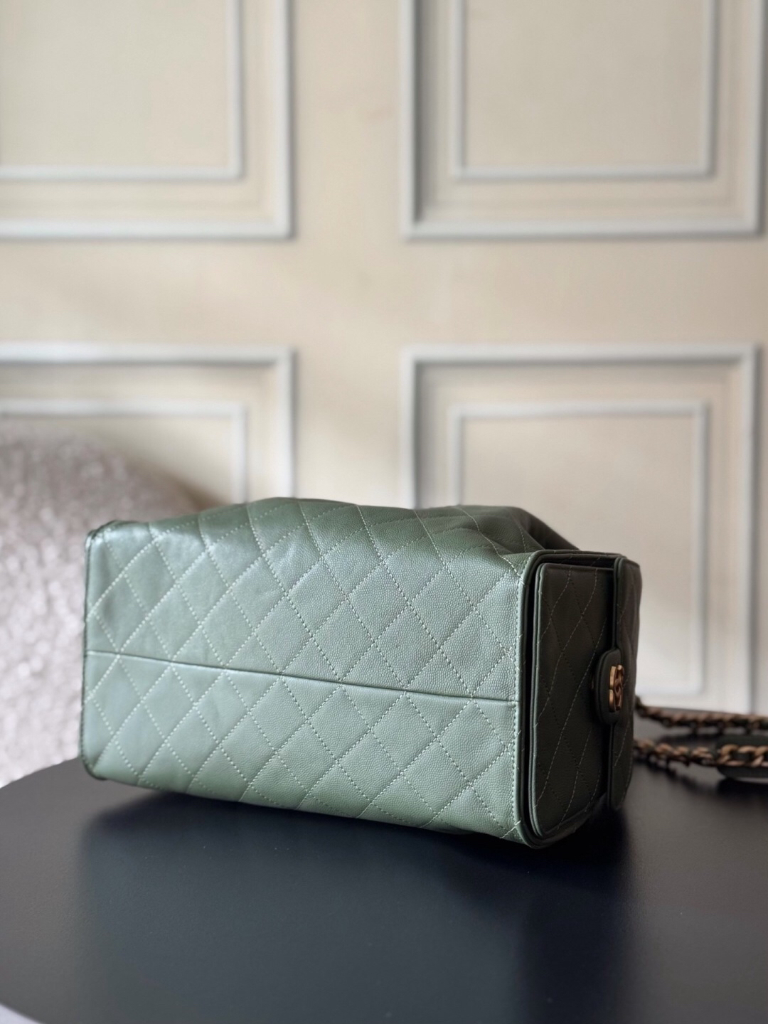 CHANEL 25 Quilted Leather Hobo Shoulder Bag - Image 4