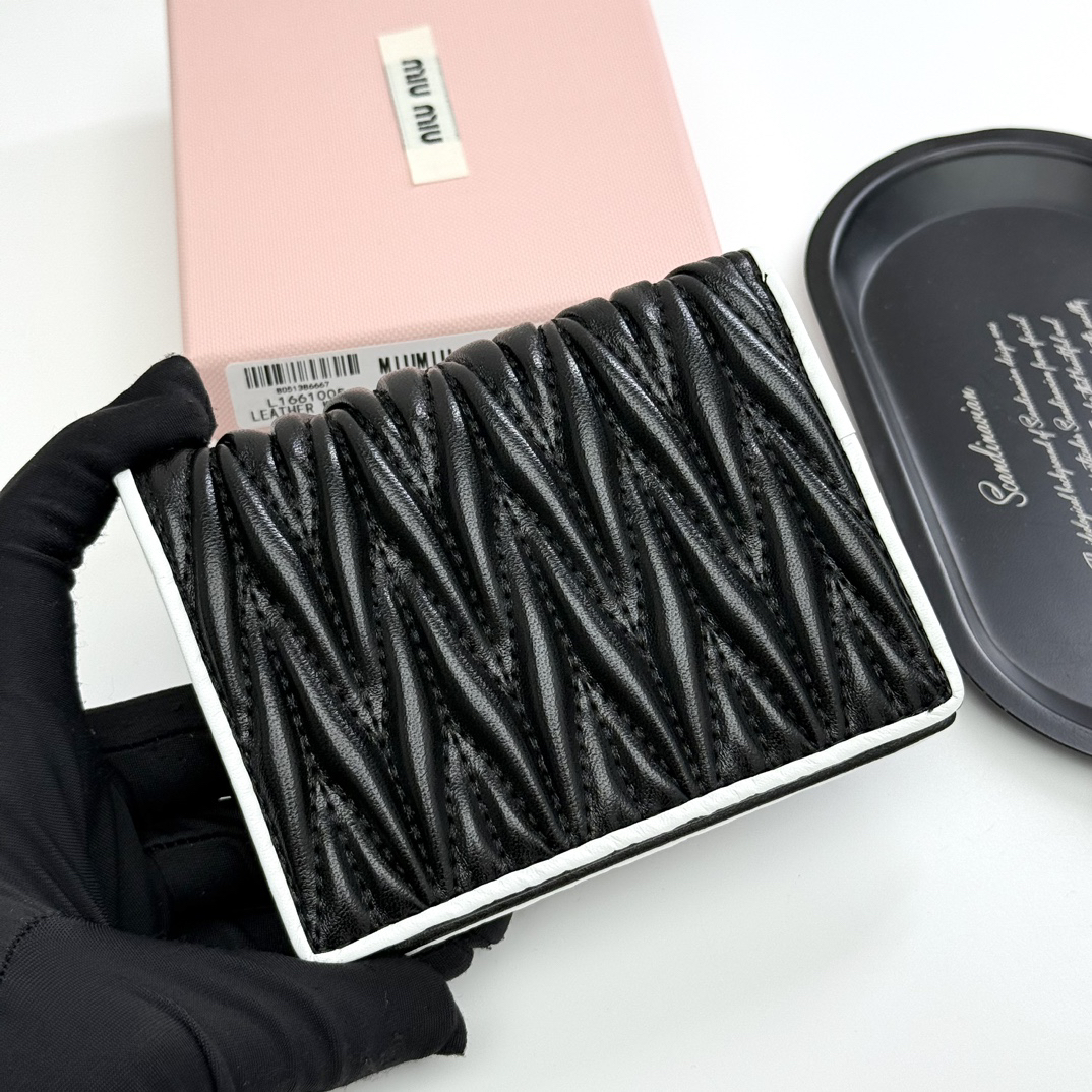 Miu Miu Leather Wallet - Image 4