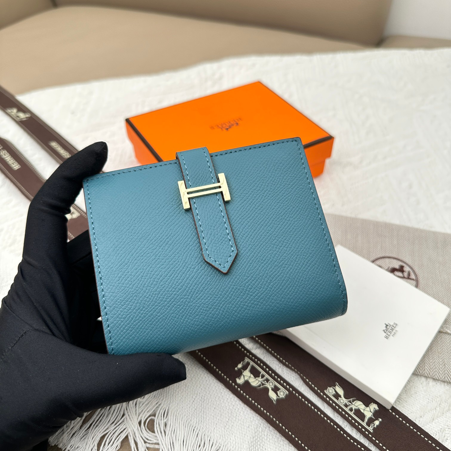Hermes Model 5120 Palm-Grain Leather Wallet - Image 4