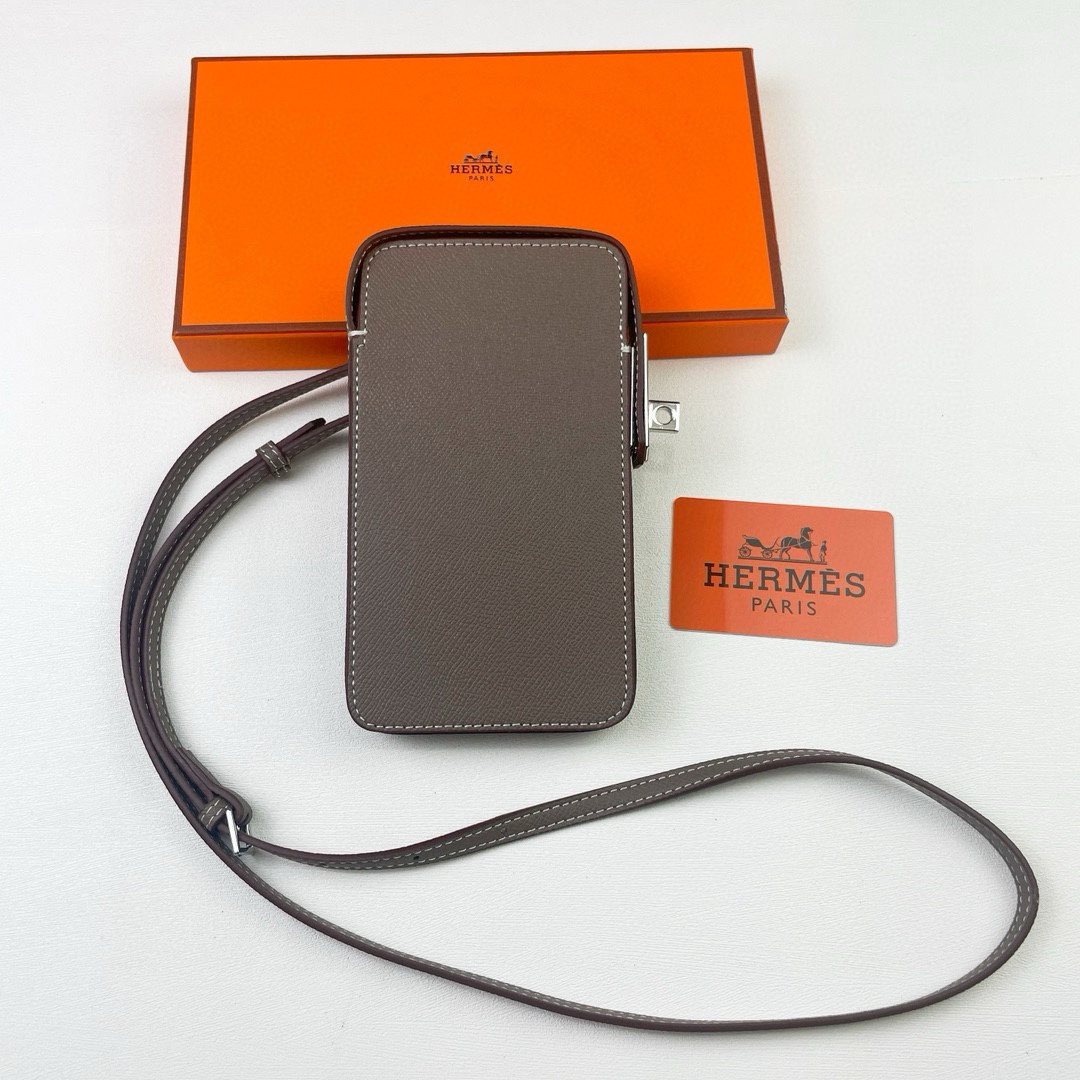 Hermès Tadelakt Calfskin Phone Case with Adjustable Shoulder Strap - Image 4