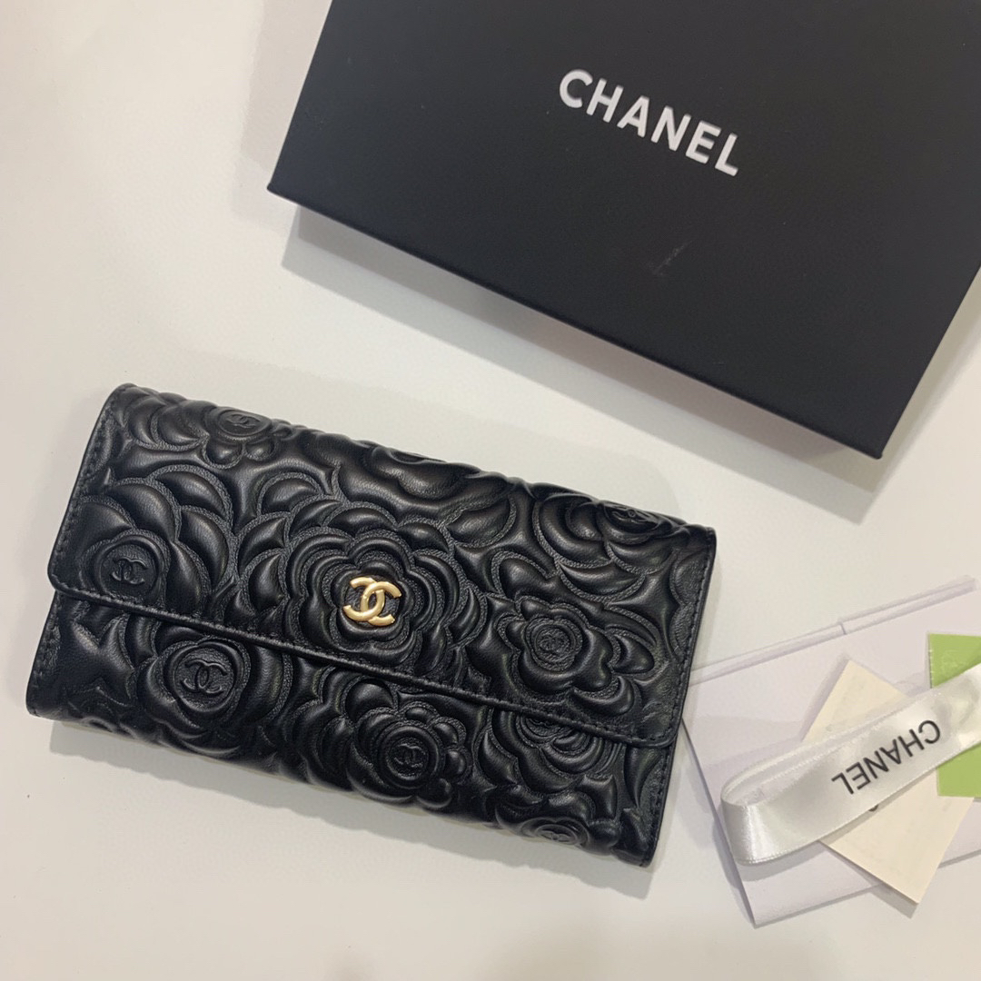 Chanel Camellia Lambskin Wallet with Gold Clasp - Image 4
