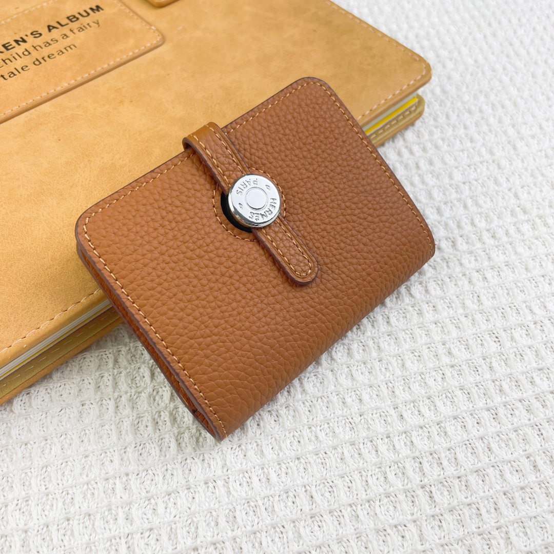 Hermès Togo Leather Wallet with Silver Clasp - Image 4