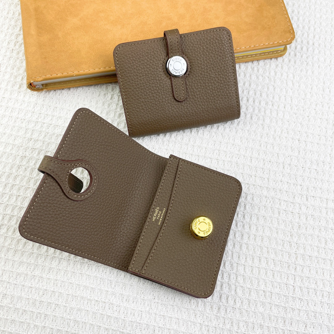 Hermès Togo Leather Card Holder Model 0510 - Image 4