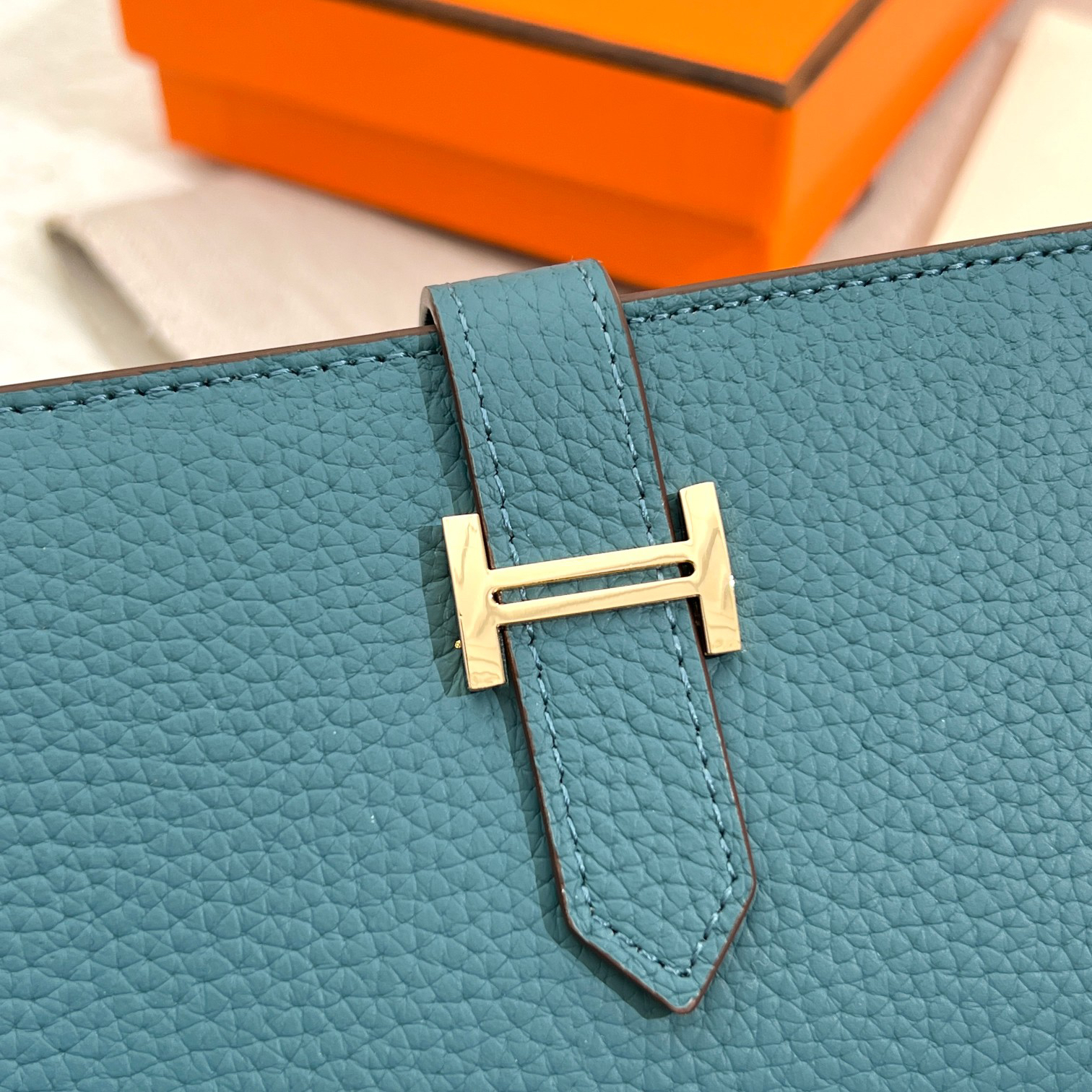 Hermes Women's Vertical Leather Wallet with Interior Zip Pocket - Image 4