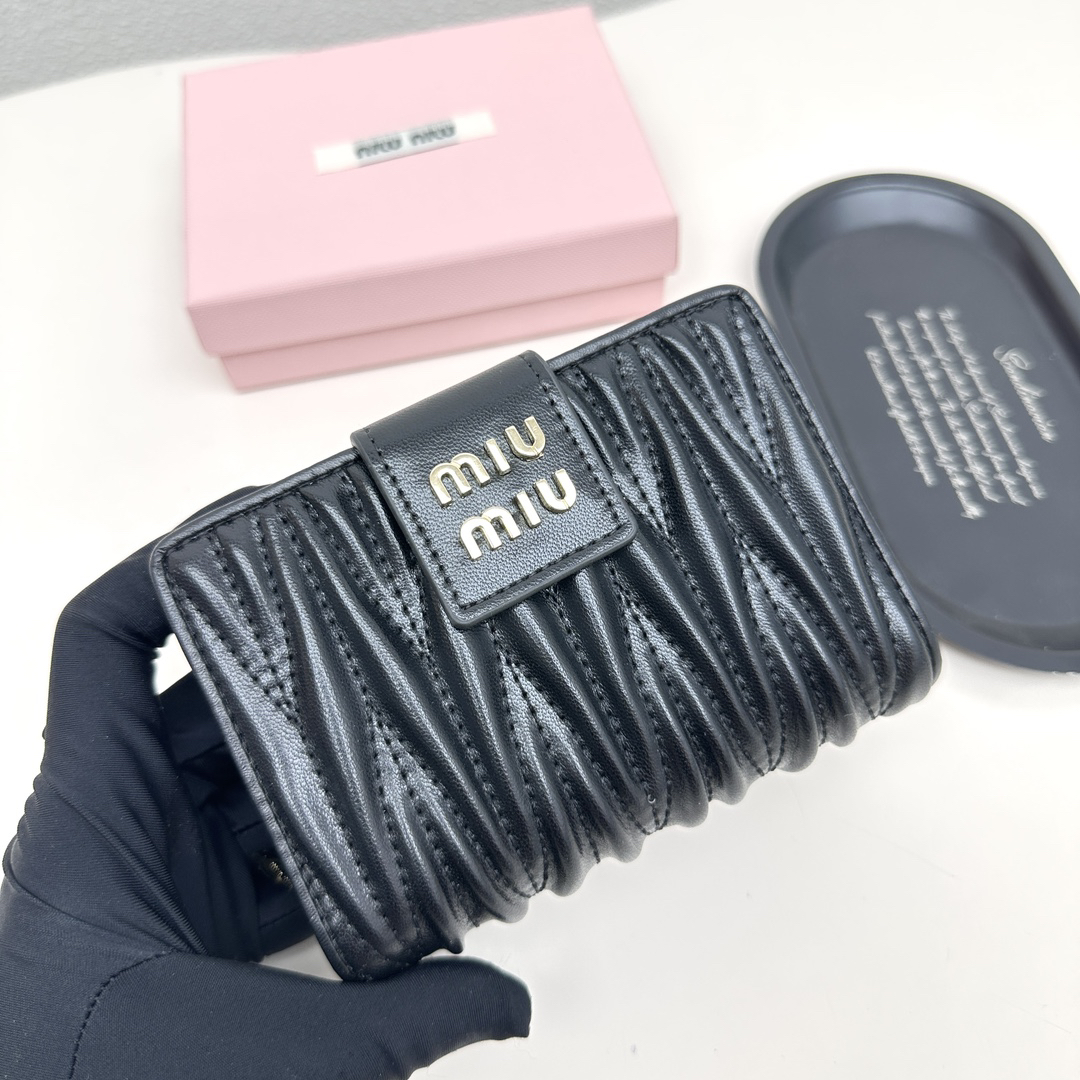Miu Miu Lambskin Wallet - Image 4