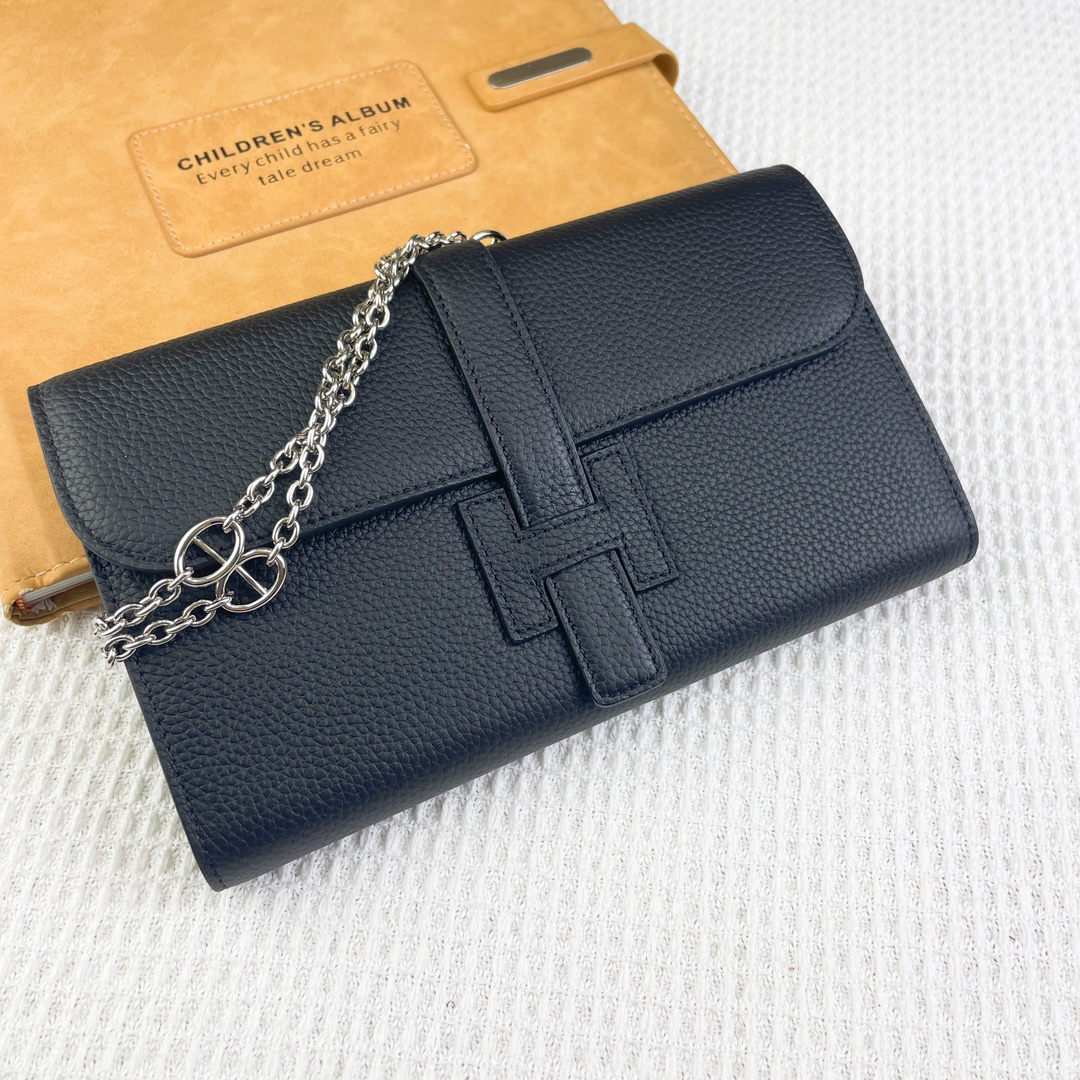 Hermès Lychee-Grain Leather Chain Shoulder Bag - Image 4