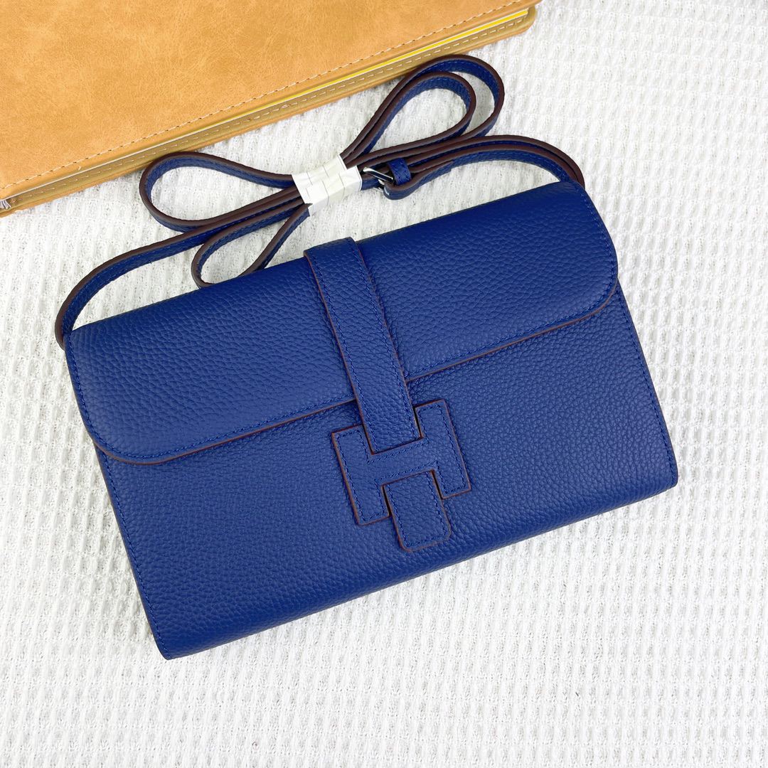 Hermes H538-2 Togo Leather Shoulder Crossbody Bag - Image 4