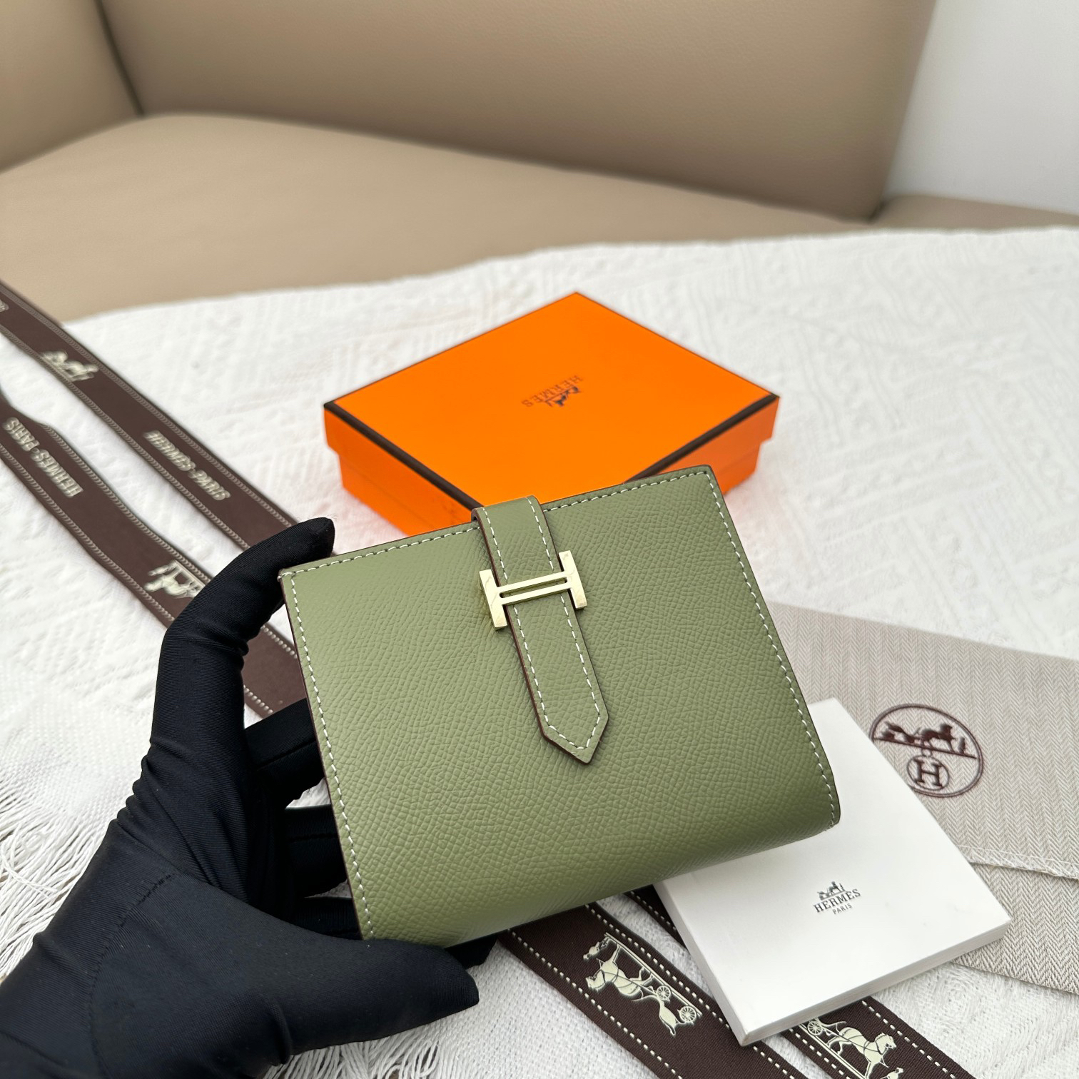Hermès Palm-Grain Leather Vertical Wallet - Image 4