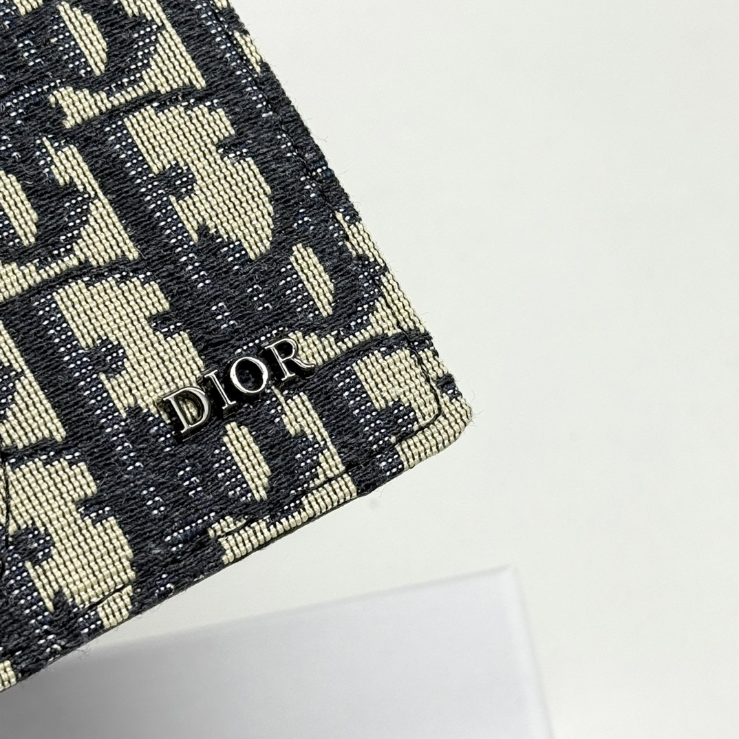 Dior 30 Montaigne Passport Holder - Image 4