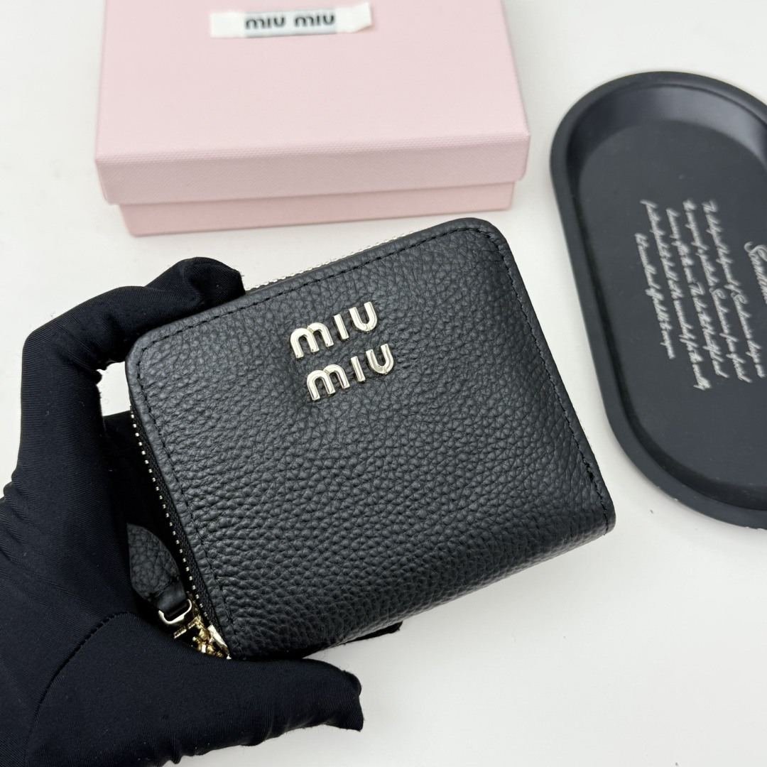Miu Miu Small Leather Wallet - Image 4