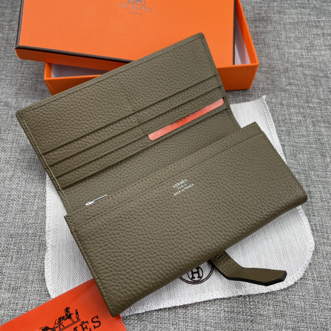 Hermes Women's Solid Color Bifold Leather Wallet - Image 4