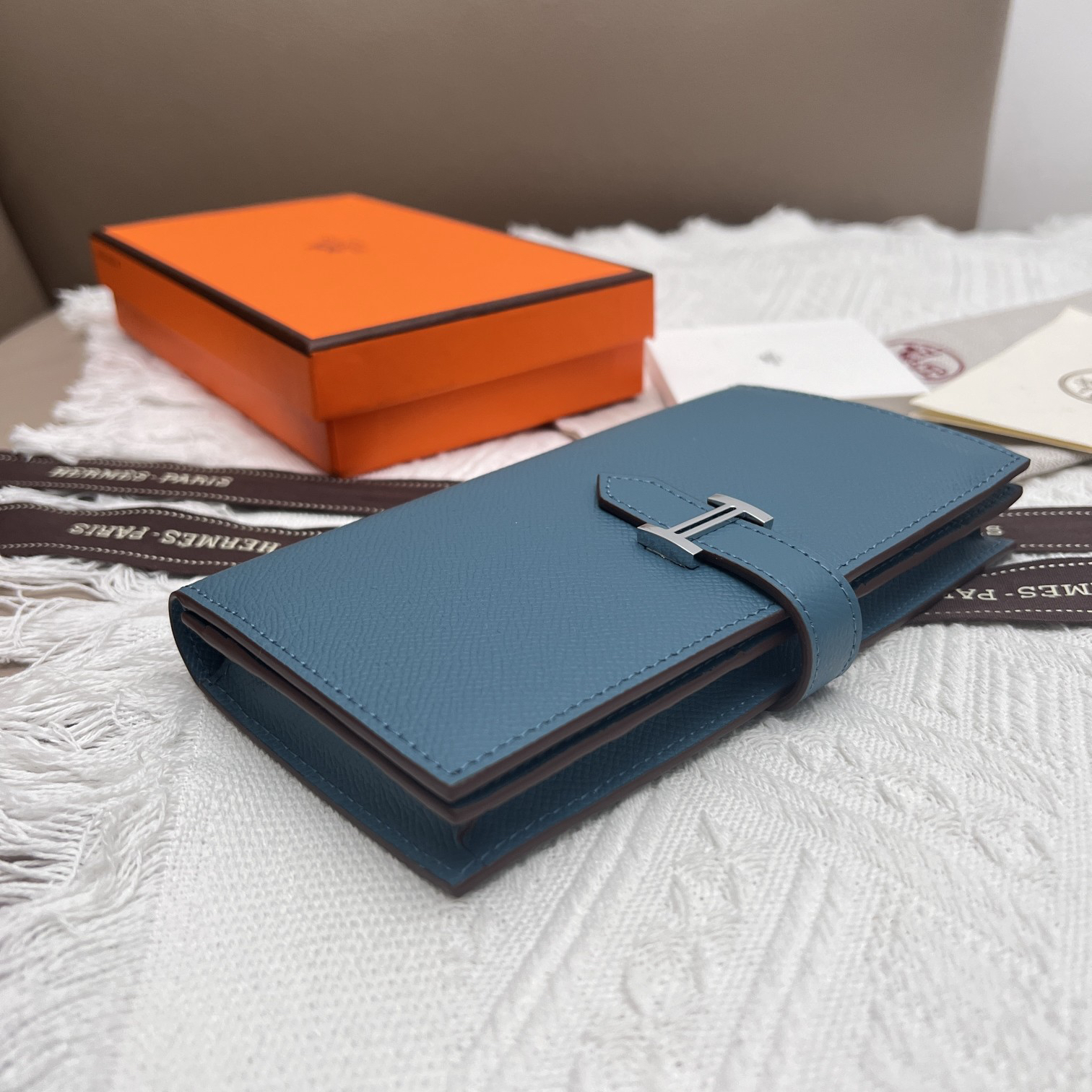 Hermès Women's Togo Leather Vertical Wallet with Zip Closure - Image 4